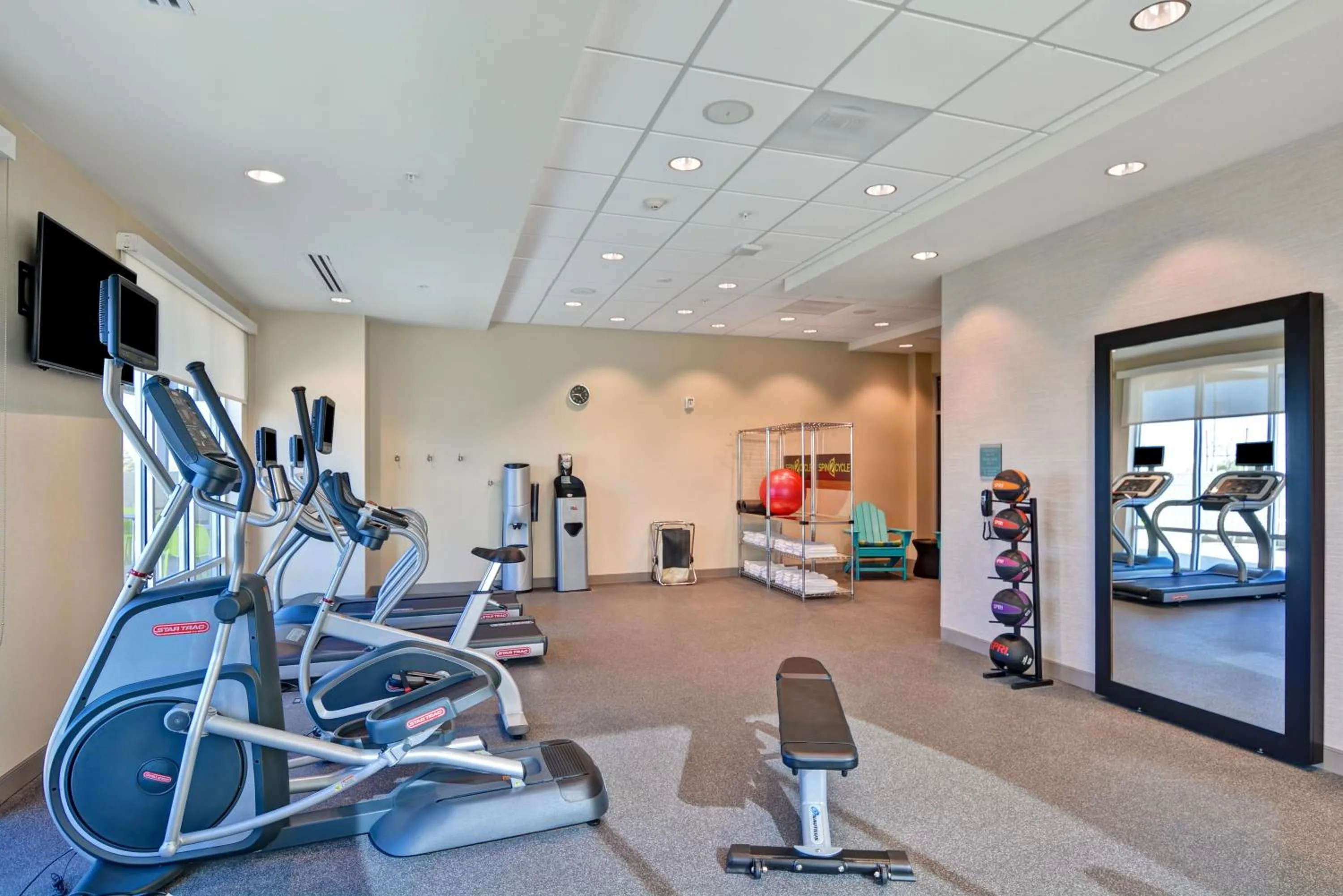 Fitness centre/facilities in Home2 Suites By Hilton Palmdale