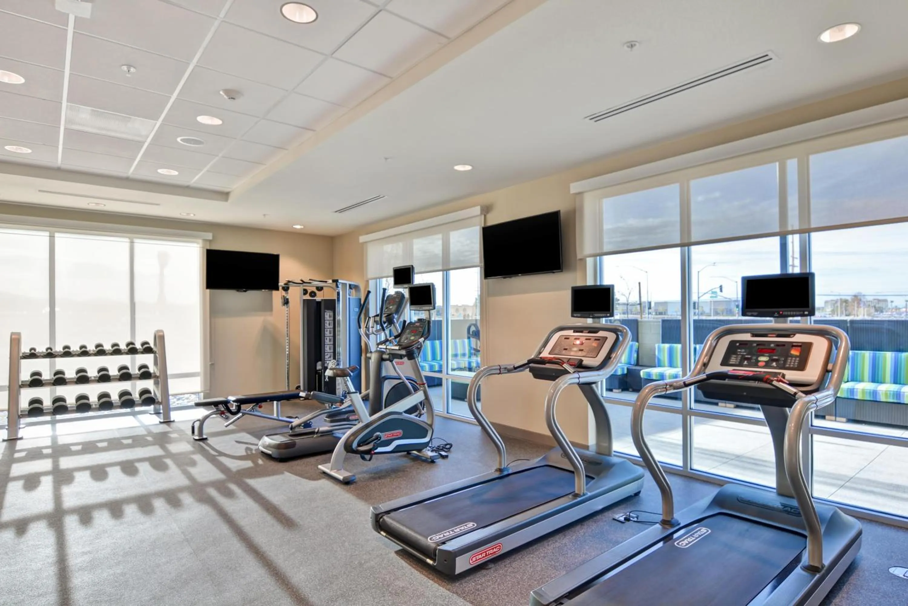 Fitness centre/facilities in Home2 Suites By Hilton Palmdale
