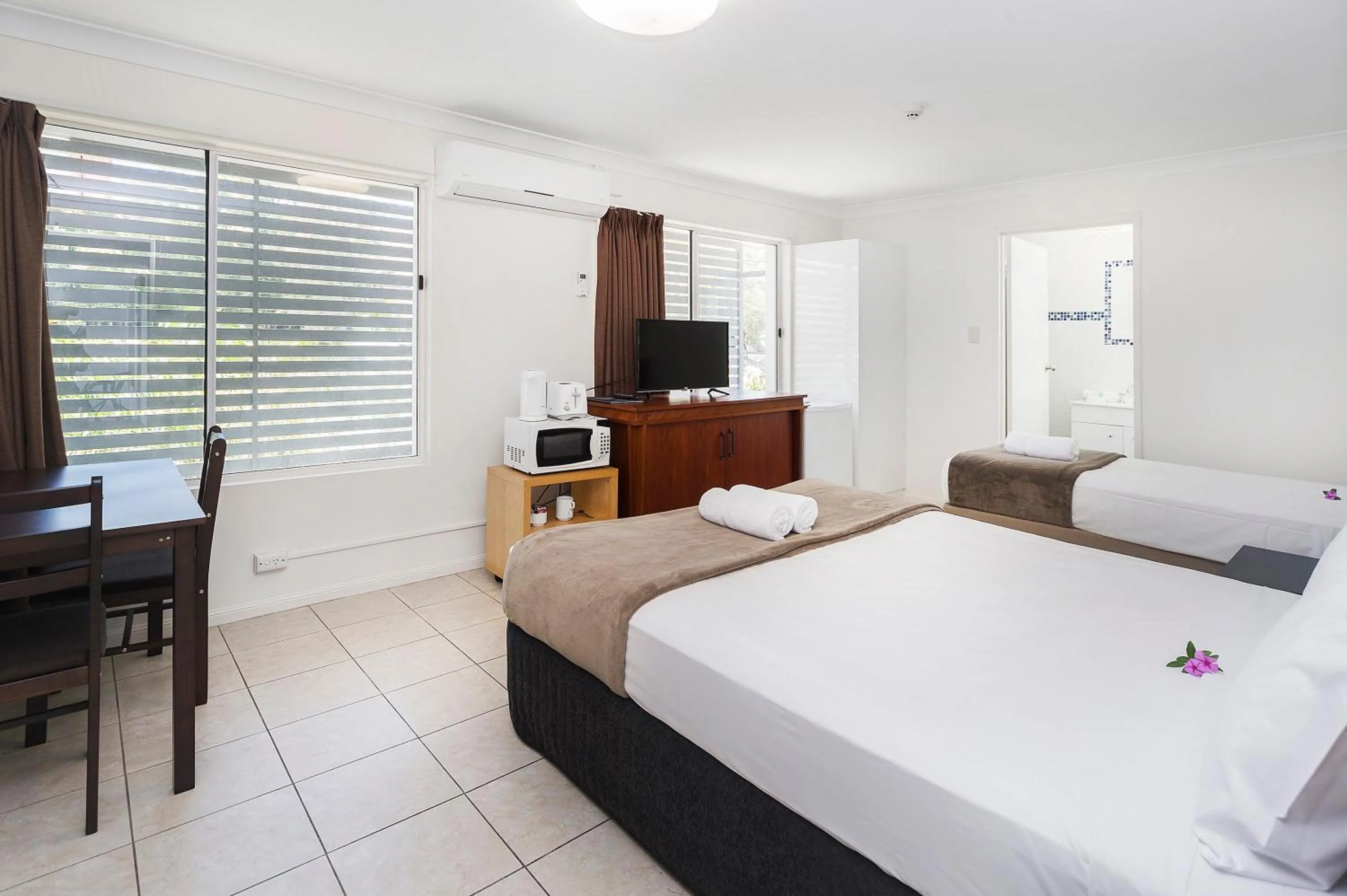 Bedroom, Bed in Sunshine Beach Resort