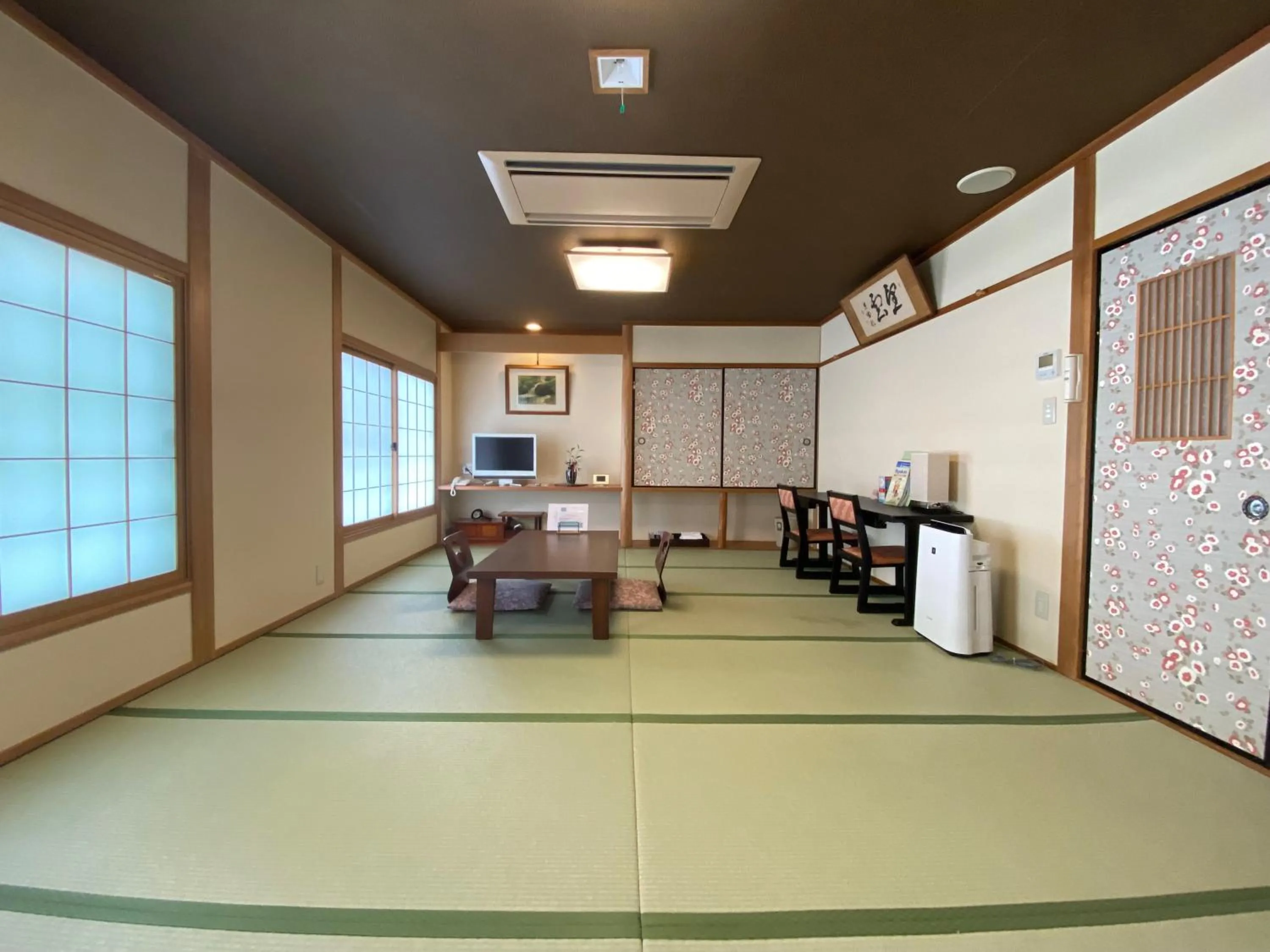 Photo of the whole room in Ryokan Sawaya Honten