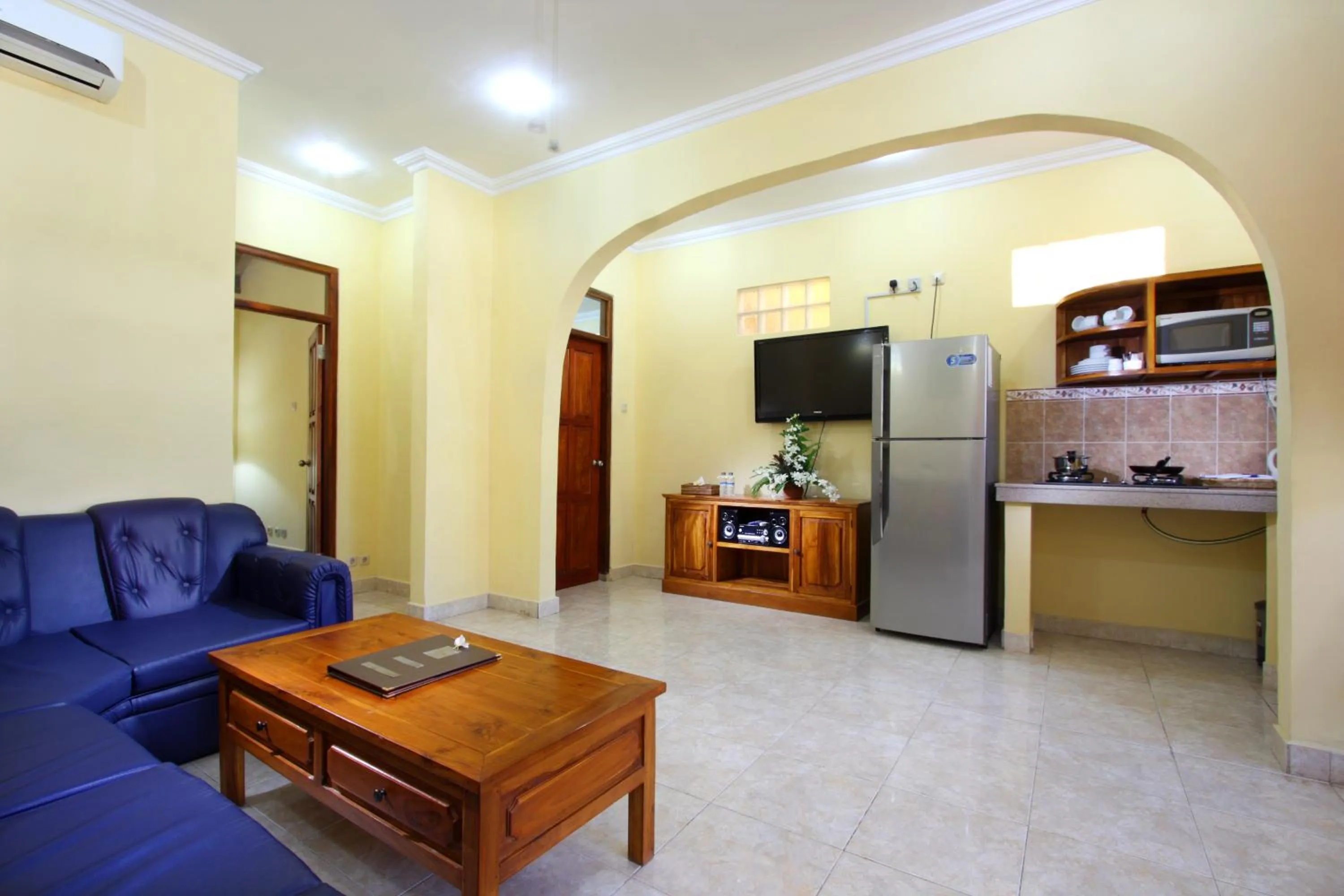 Photo of the whole room in Bali Palms Resort