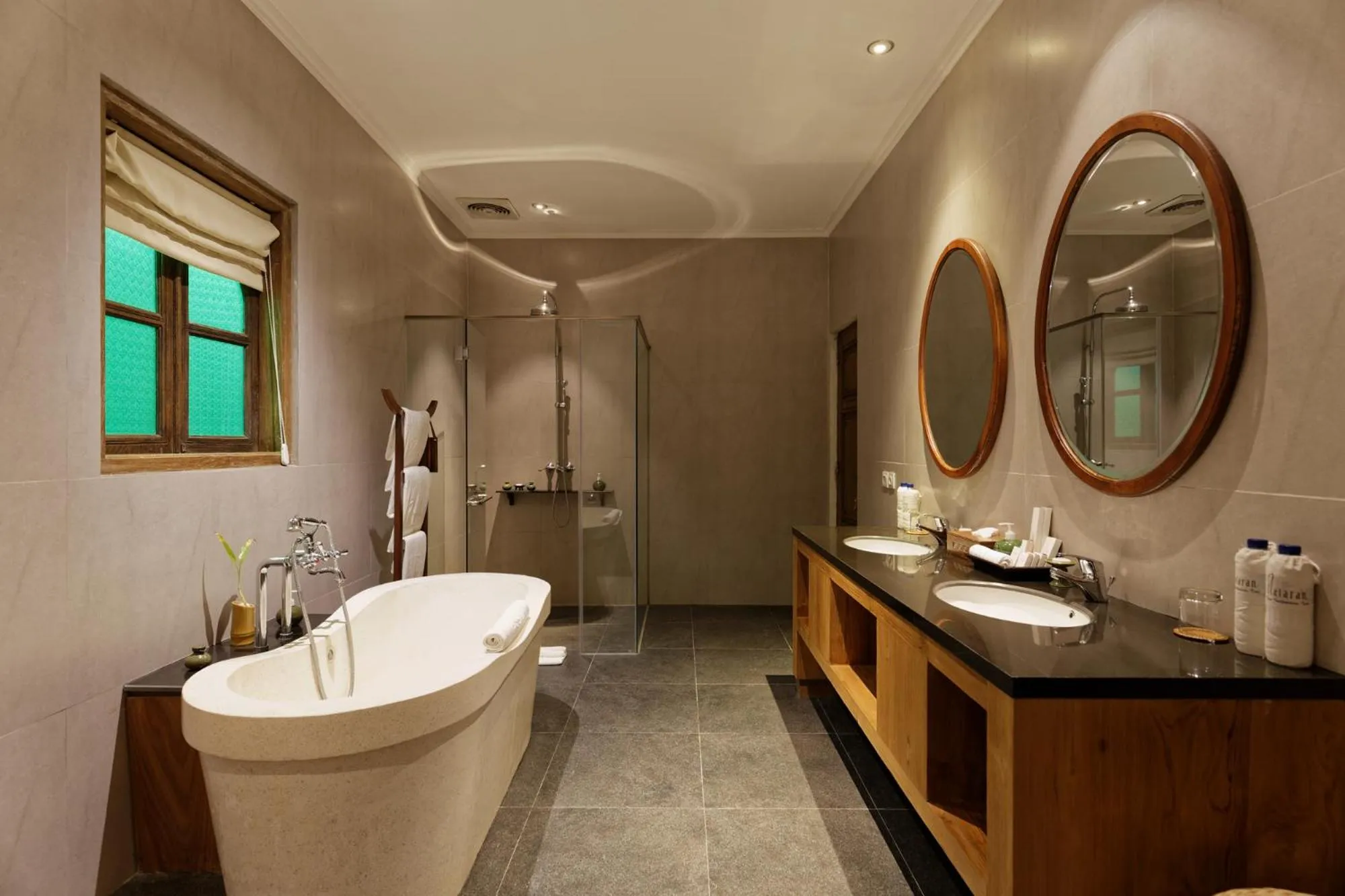 Shower in Plataran Borobudur