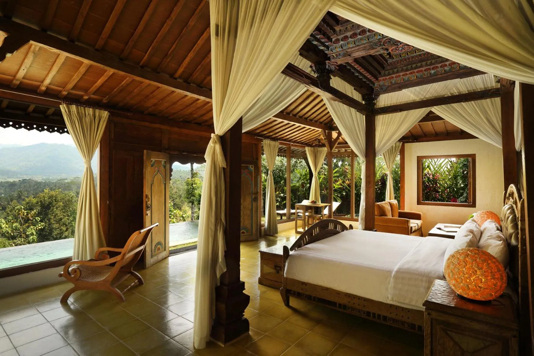 Photo of the whole room, Bed in Plataran Borobudur