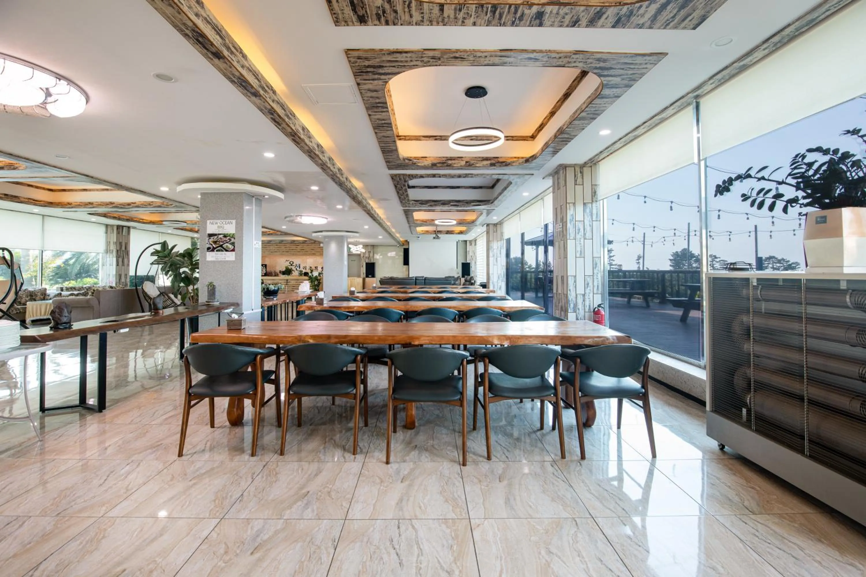 Restaurant/Places to Eat in New Ocean Resort