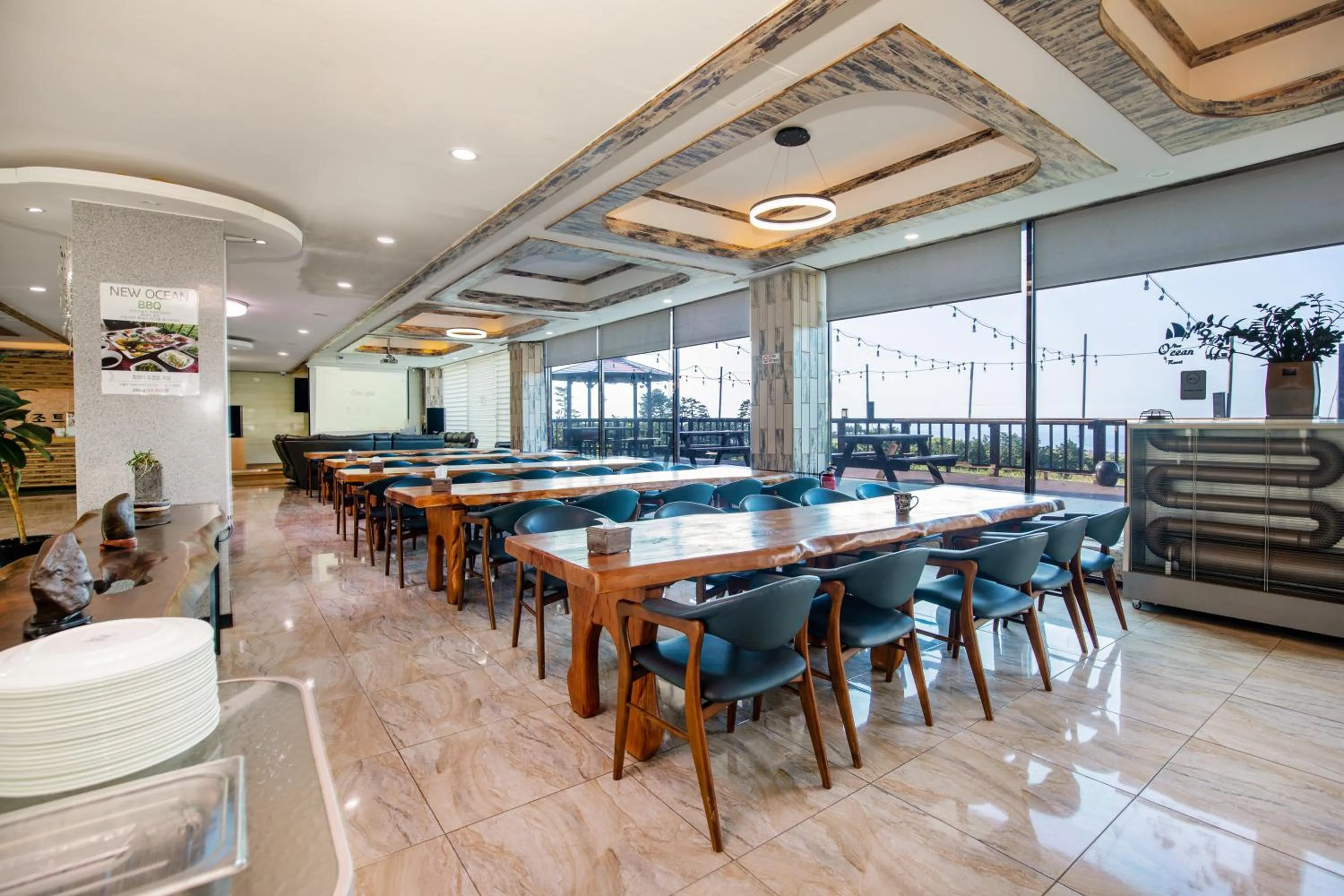 Restaurant/Places to Eat in New Ocean Resort