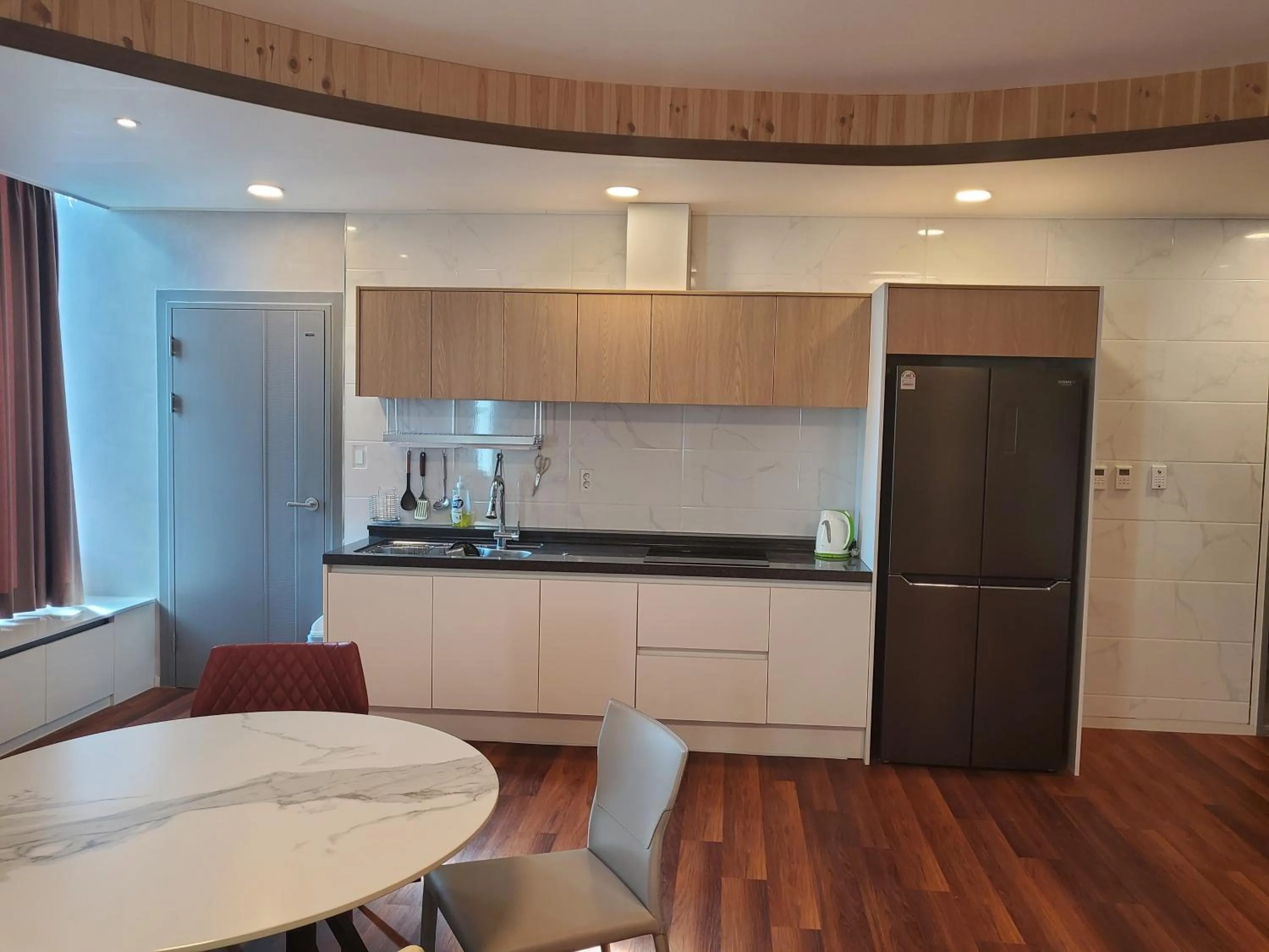 Kitchen/Kitchenette in New Ocean Resort