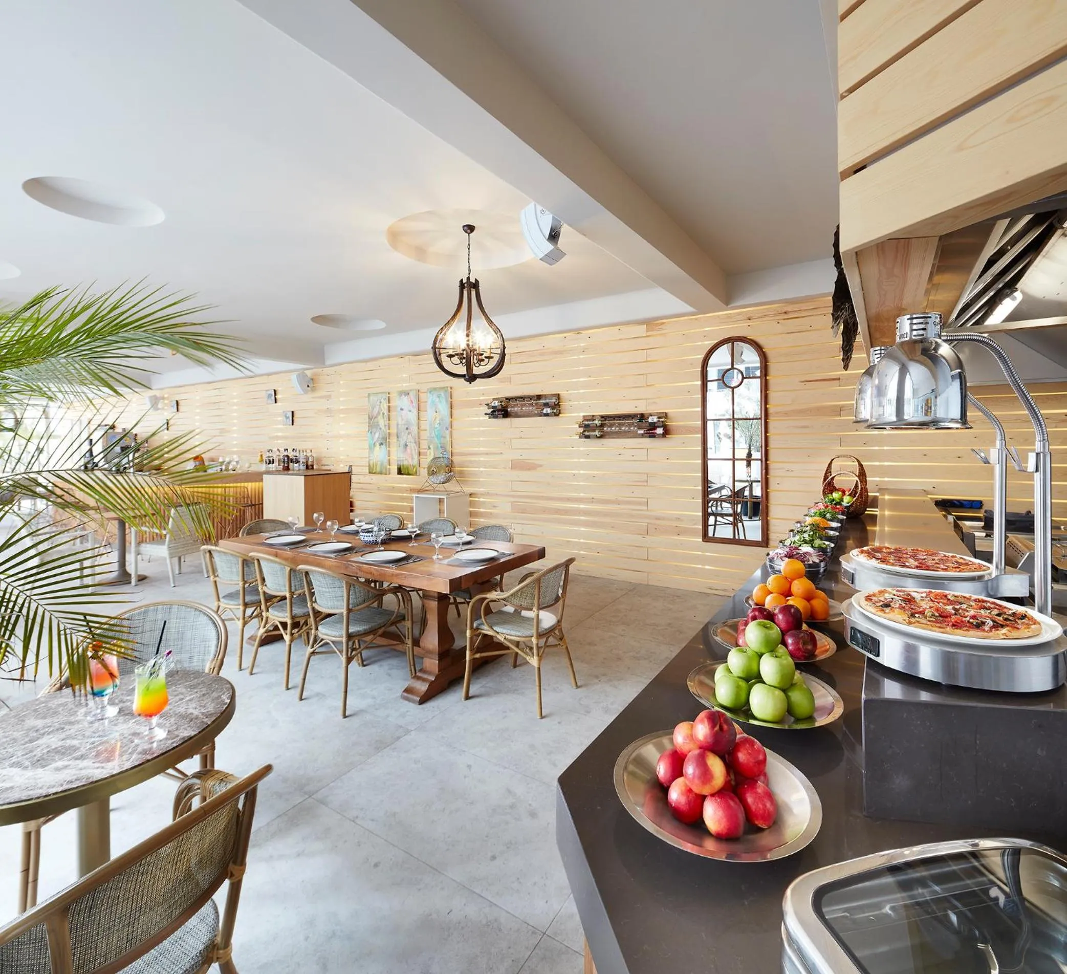 Restaurant/places to eat in Lalila Blue Suites