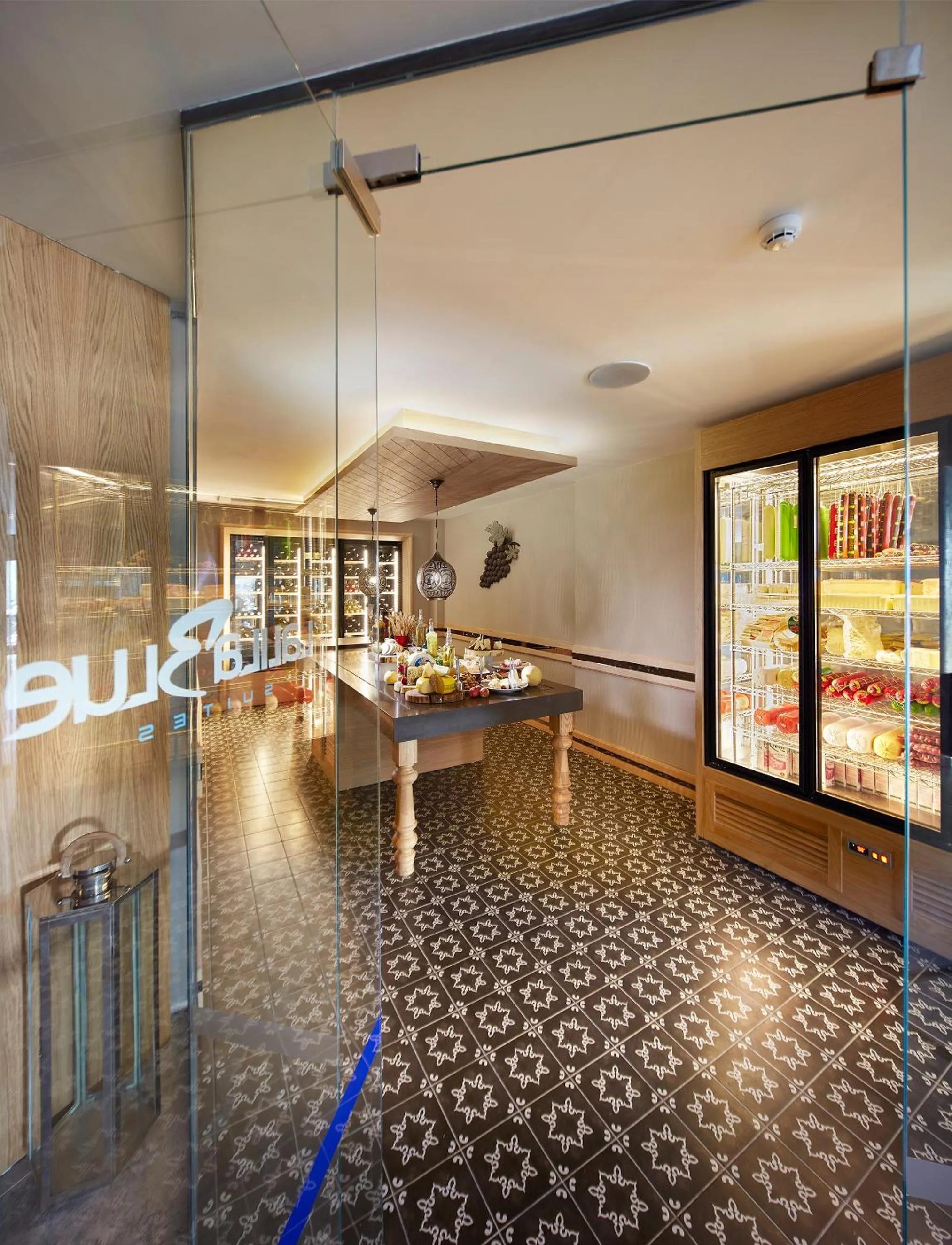Restaurant/places to eat in Lalila Blue Suites