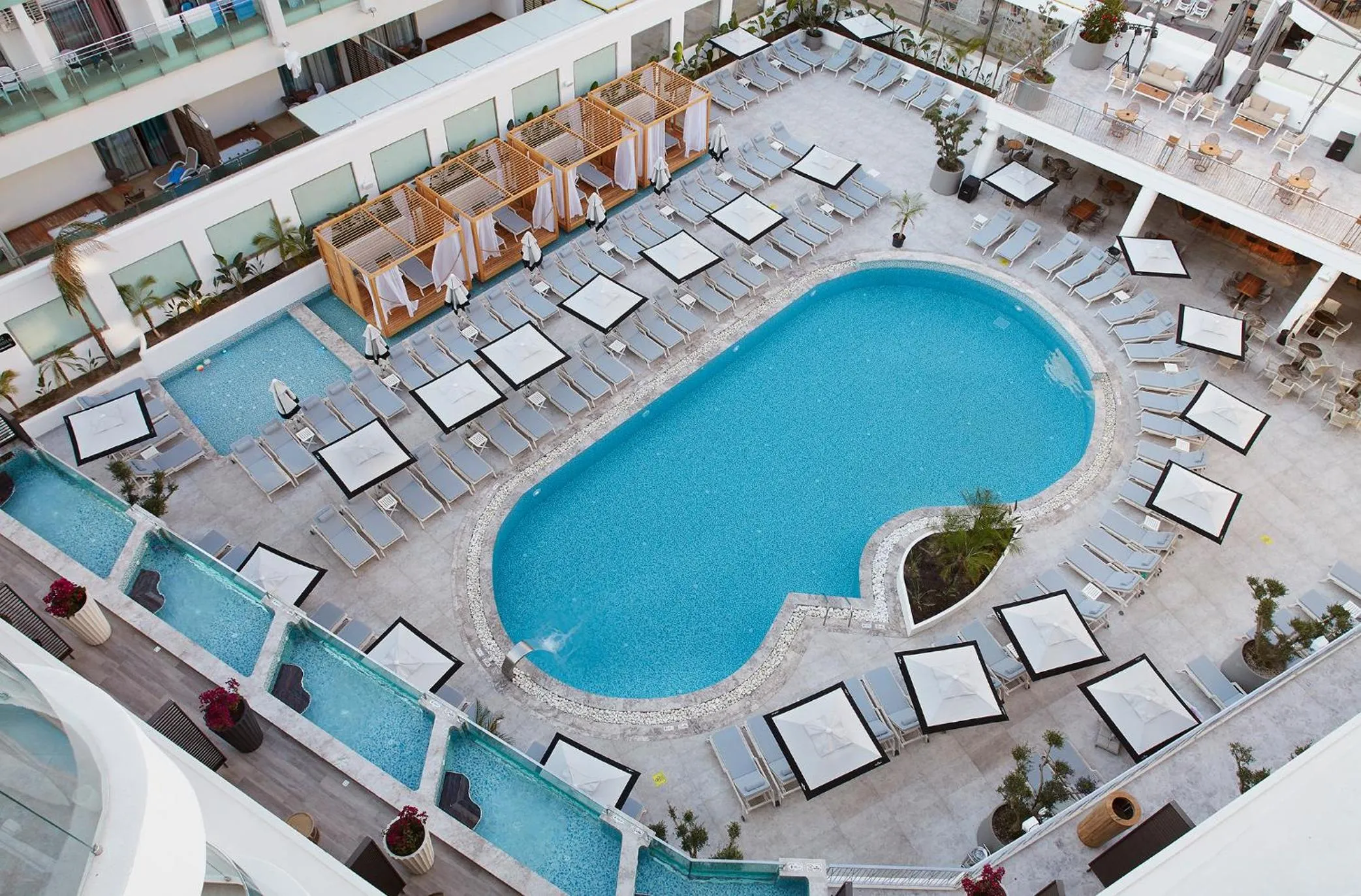 Swimming pool in Lalila Blue Suites