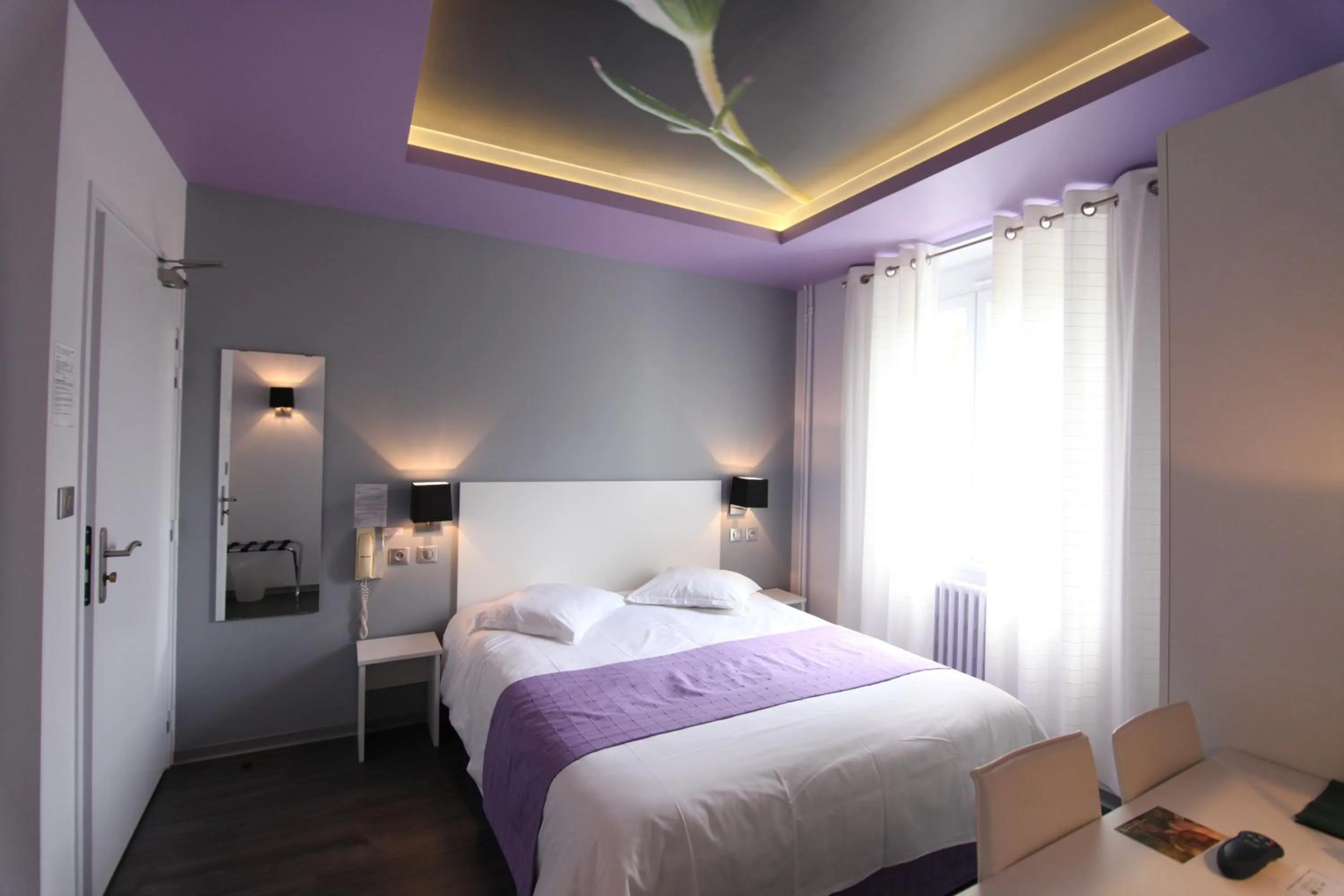 Bed in Logis Hotel Restaurant des Gorges du Tarn