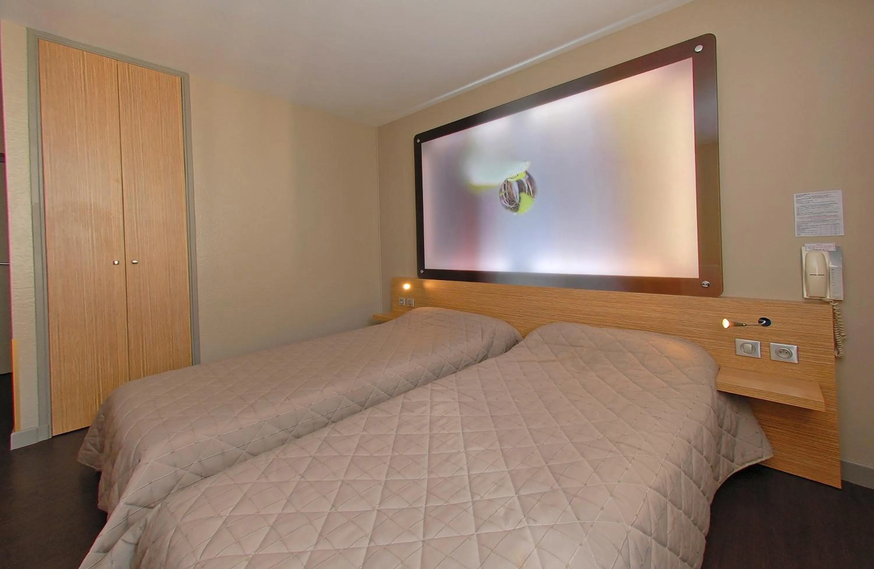 Bed in Logis Hotel Restaurant des Gorges du Tarn