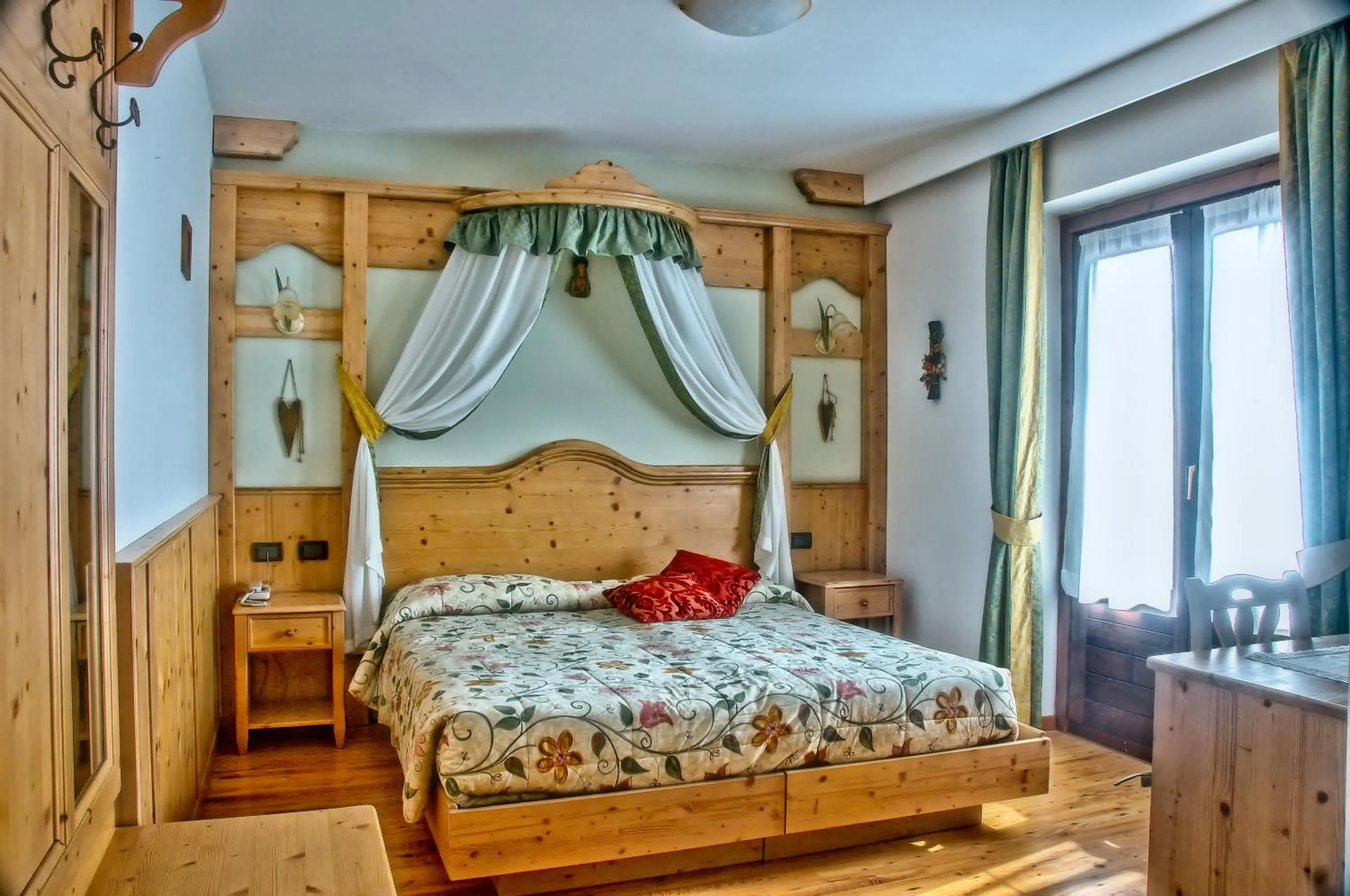 Bed in Caminetto Mountain Resort