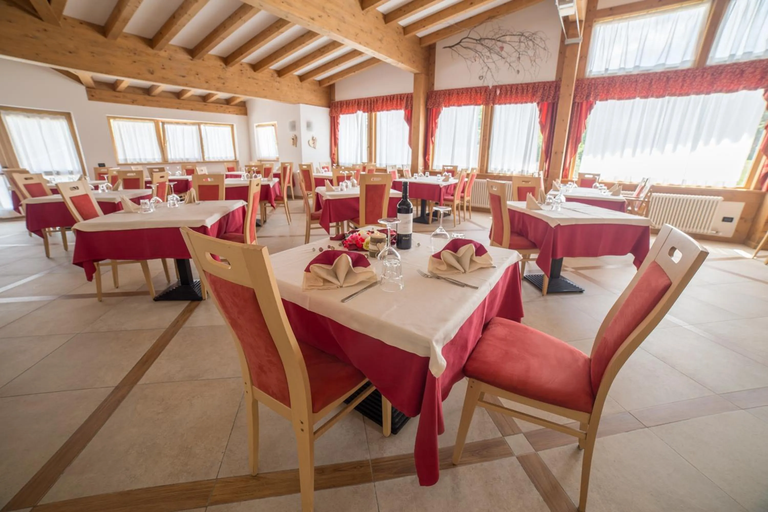 Dining area in Caminetto Mountain Resort