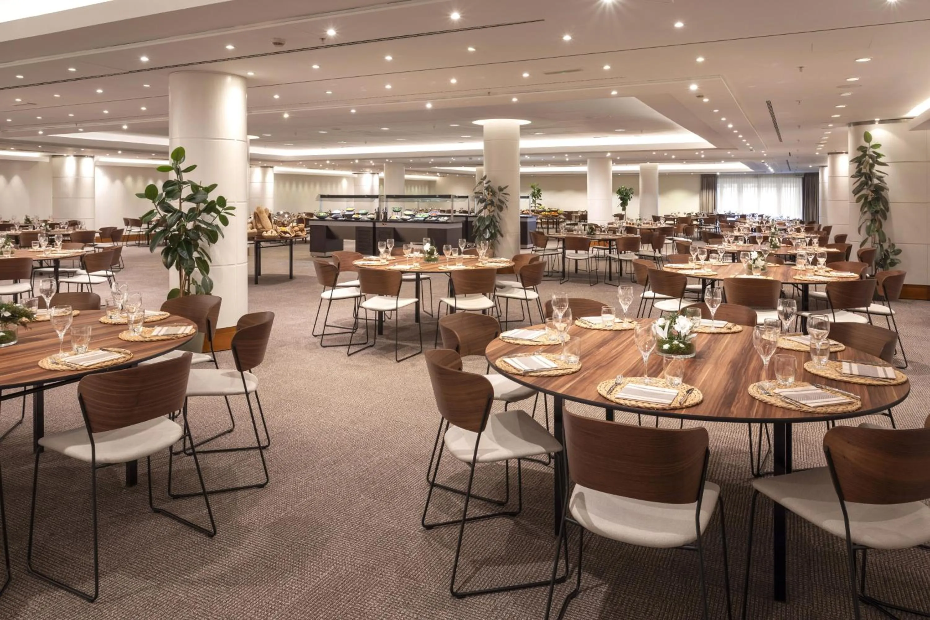 Restaurant/places to eat in Melia Valencia