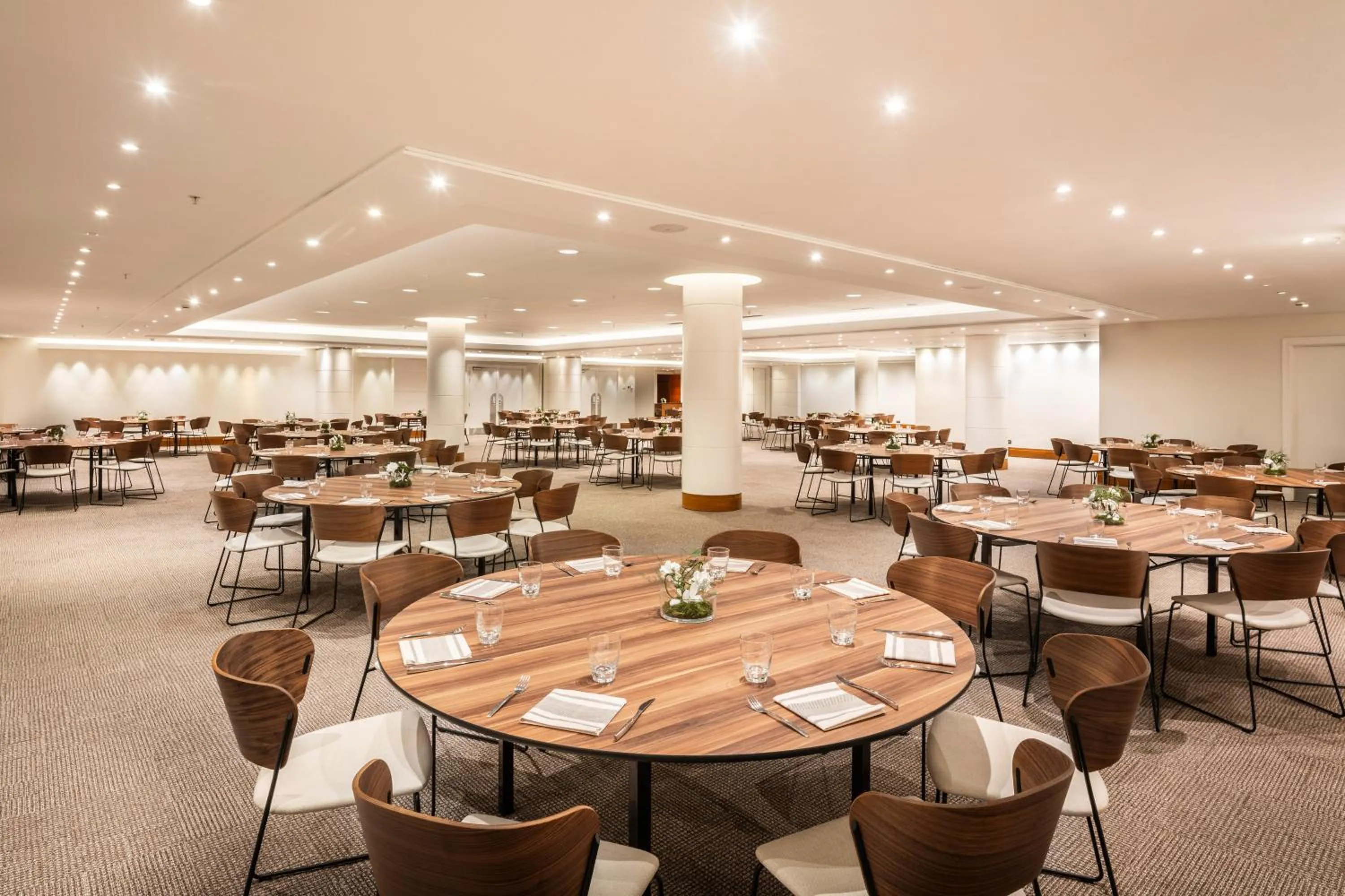 Restaurant/places to eat in Melia Valencia