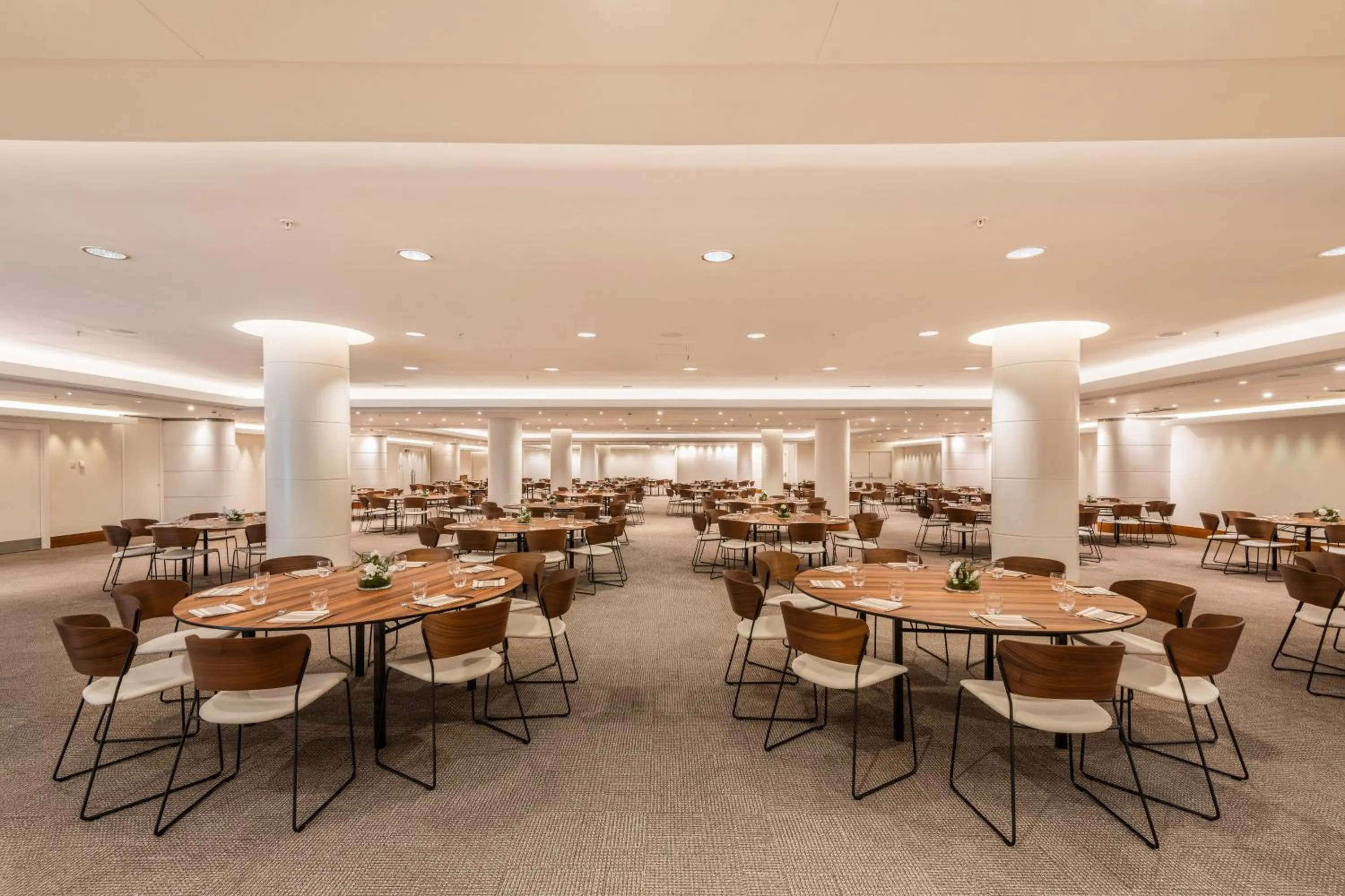 Restaurant/places to eat in Melia Valencia