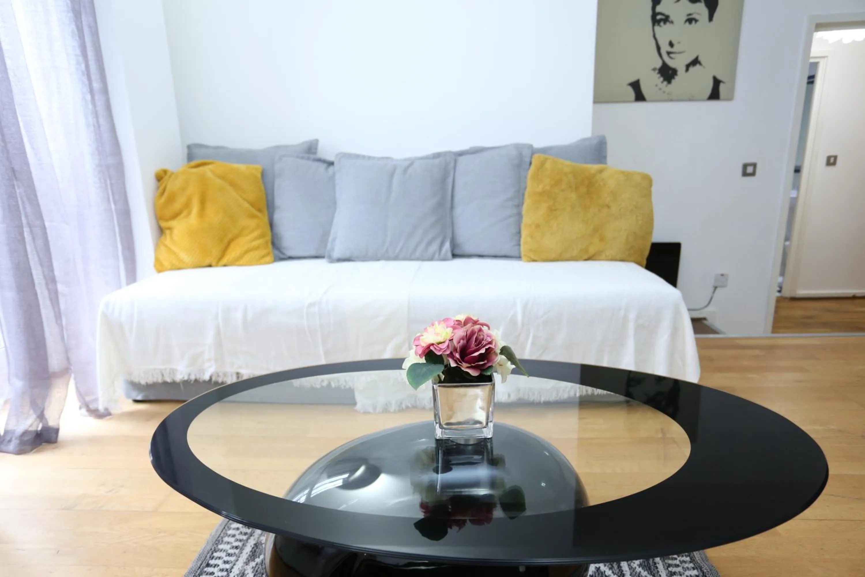 Bed in Gorgeous 2 bedroom 2 bathroom Woolwich