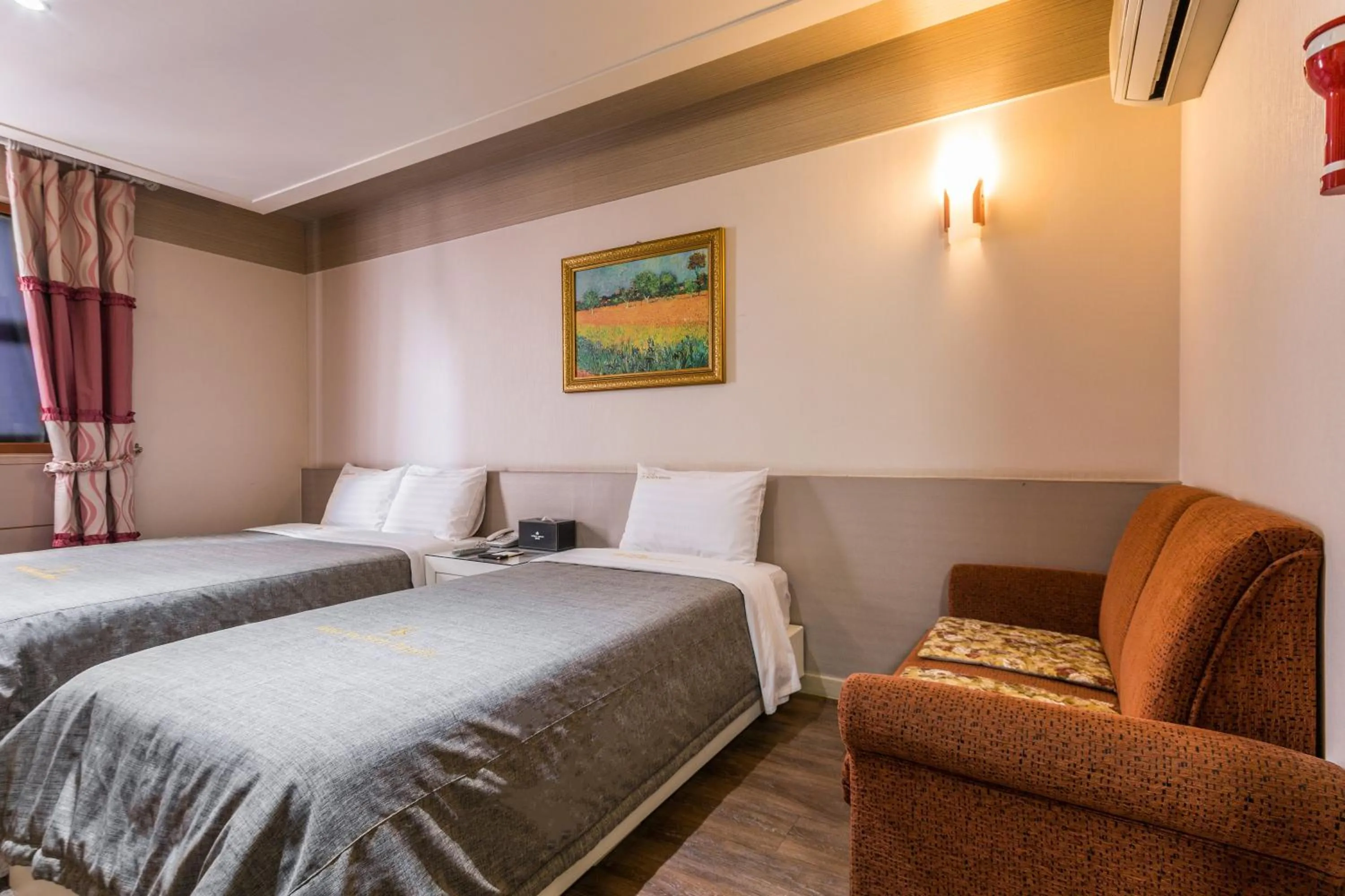 Bedroom, Bed in Incheon Airport Hotel