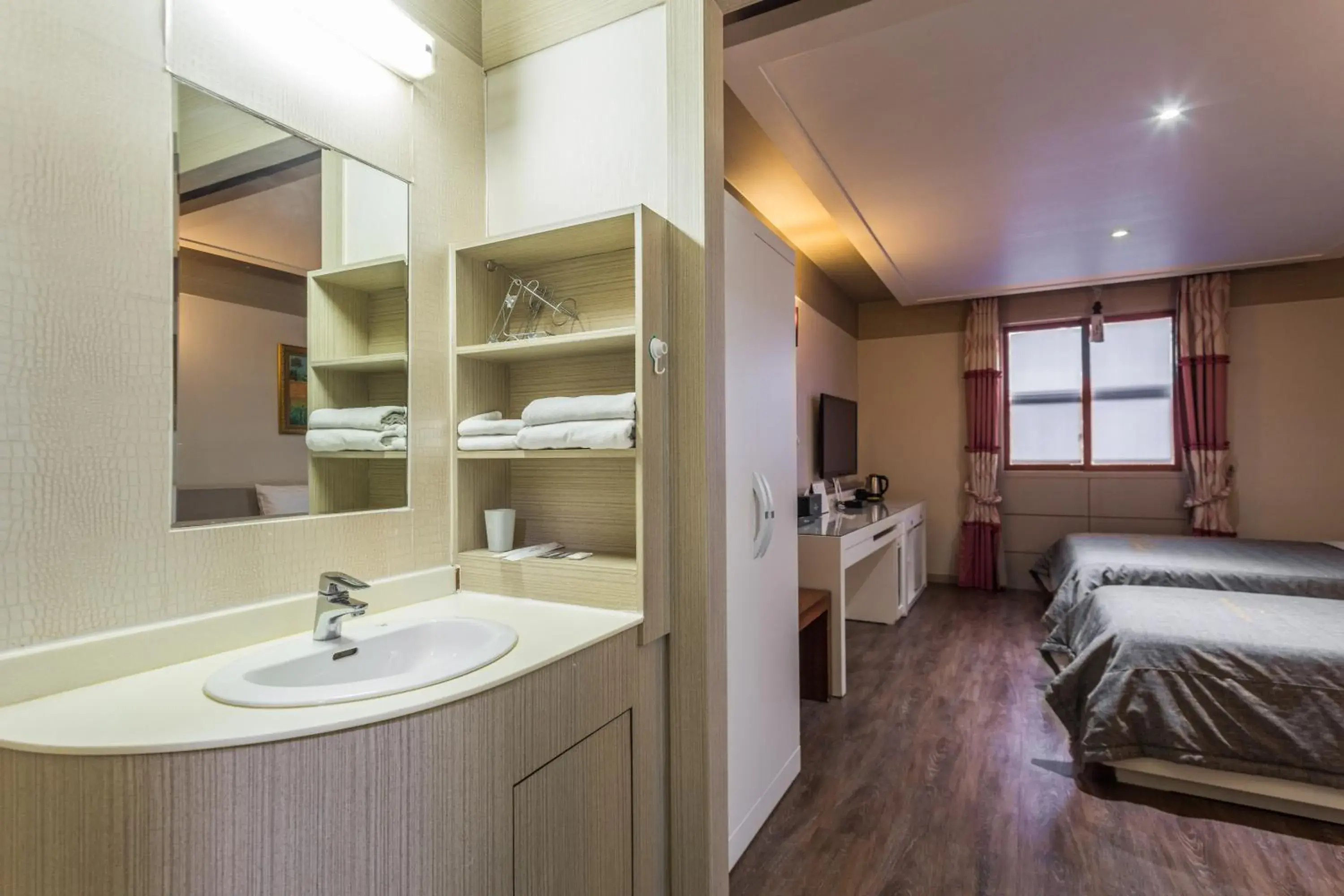 Deluxe Twin Room in Incheon Airport Hotel Deluxe Twin Room in Incheon Airport Hotel