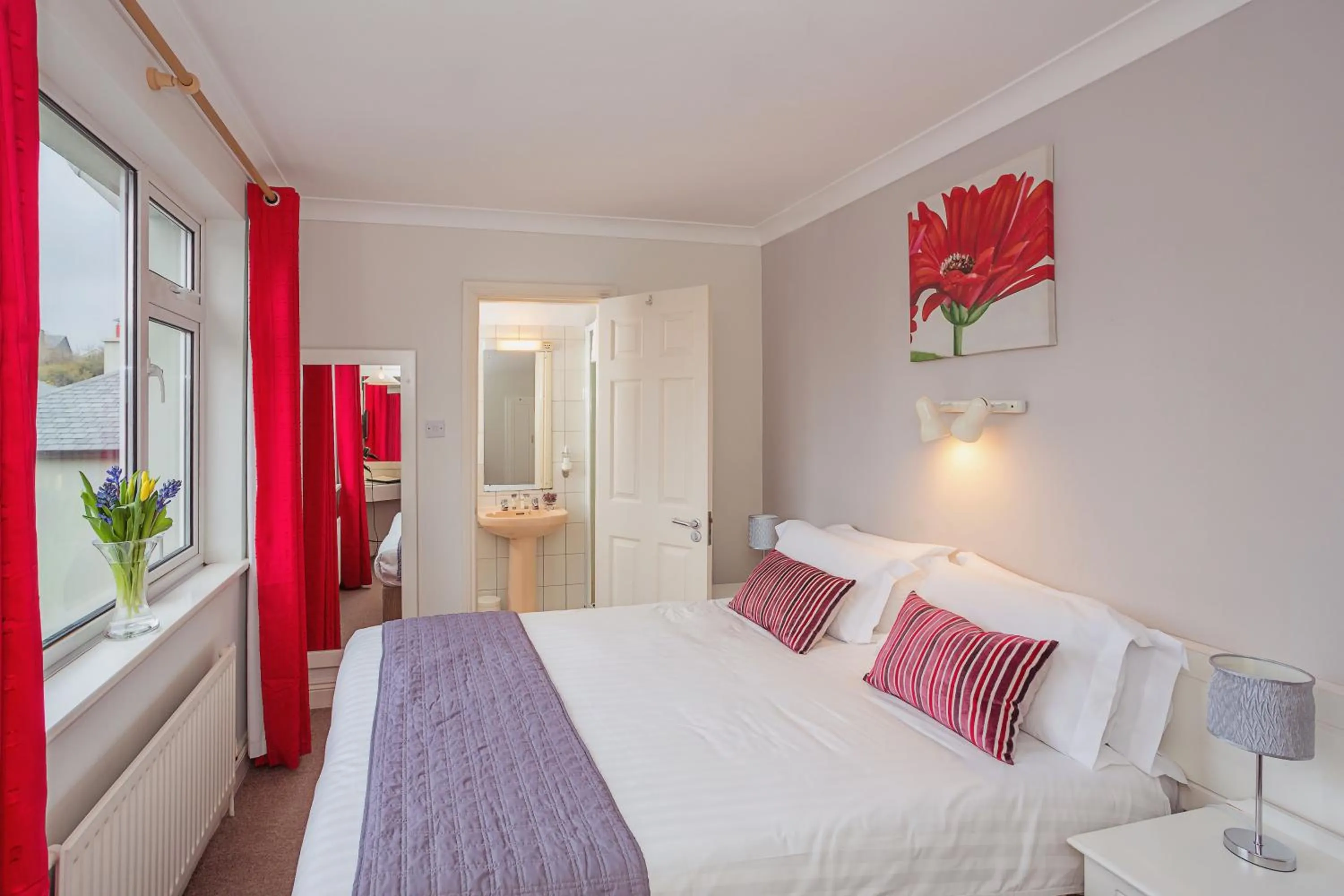 Photo of the whole room, Bed in Ardree House B&B