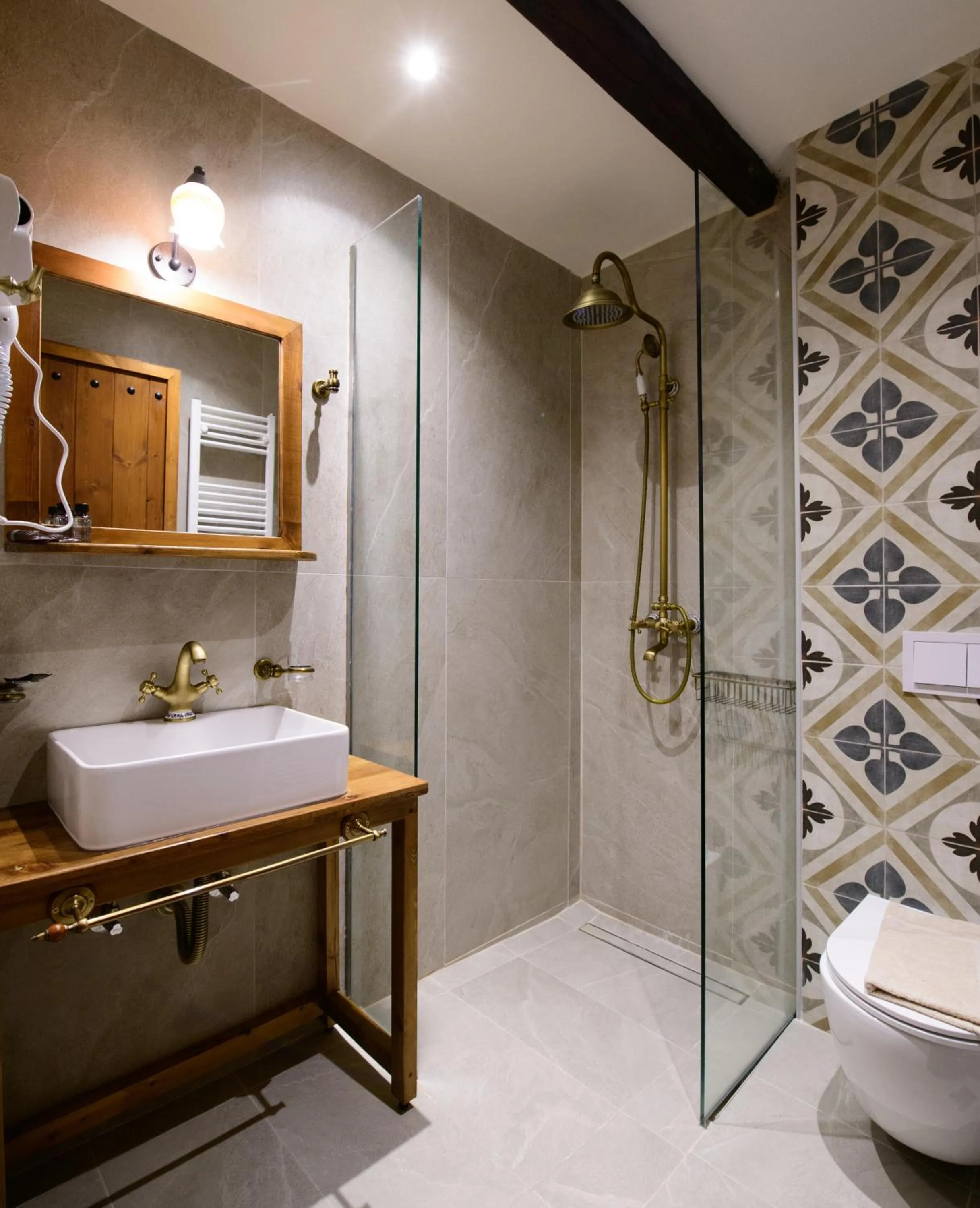 Shower in Agios Germanos