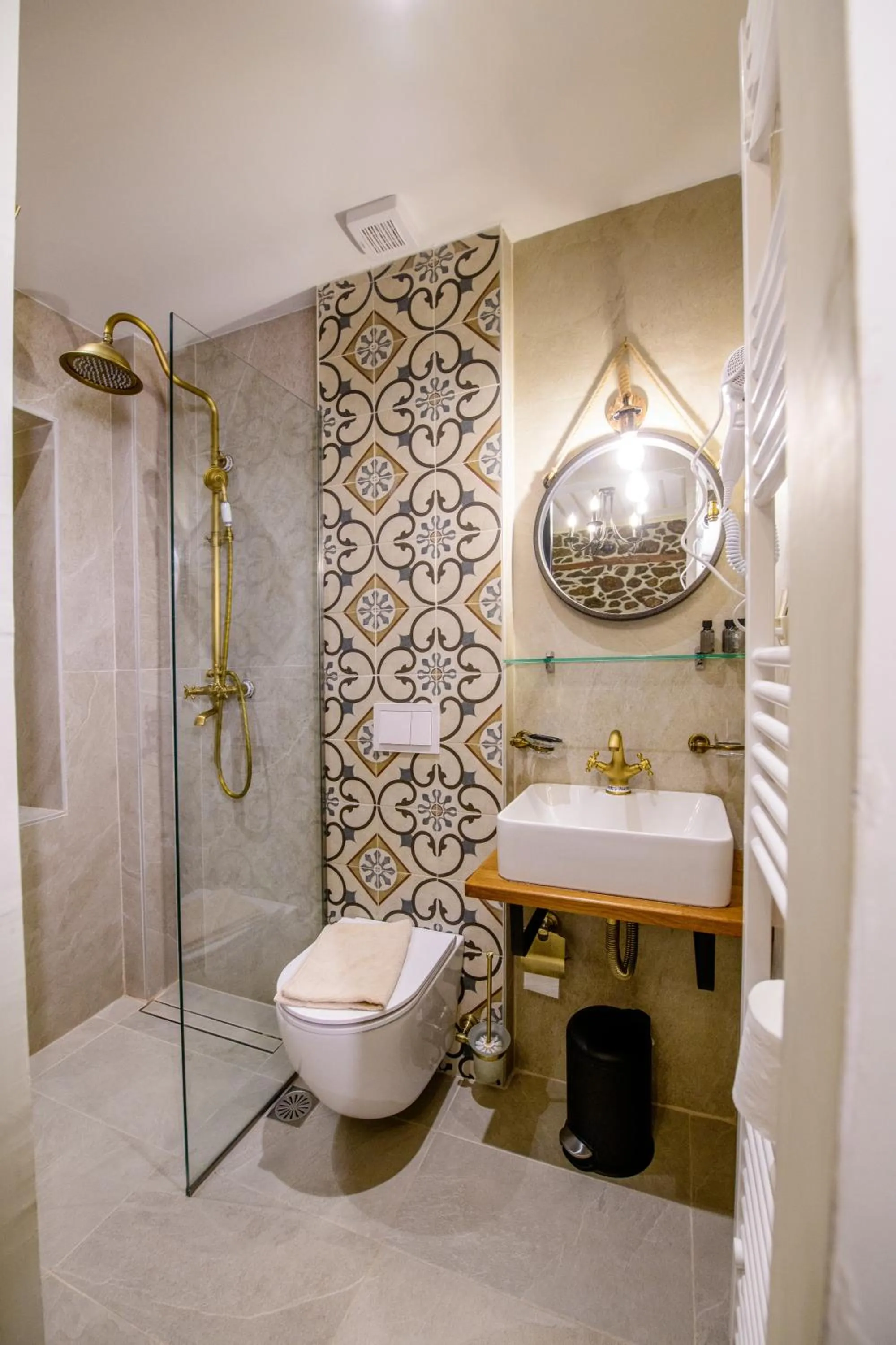 Shower in Agios Germanos