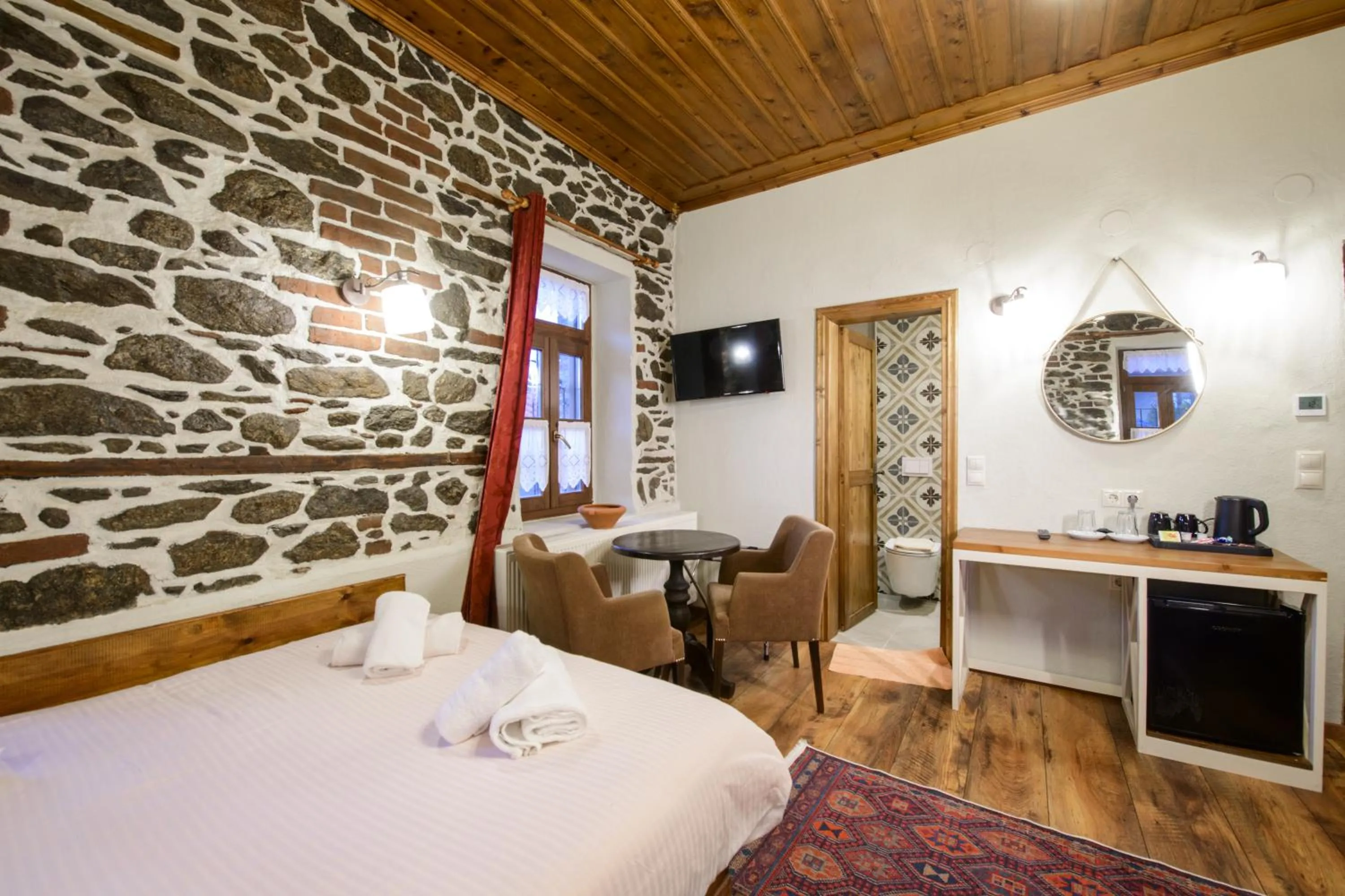 Bathroom, Bed in Agios Germanos