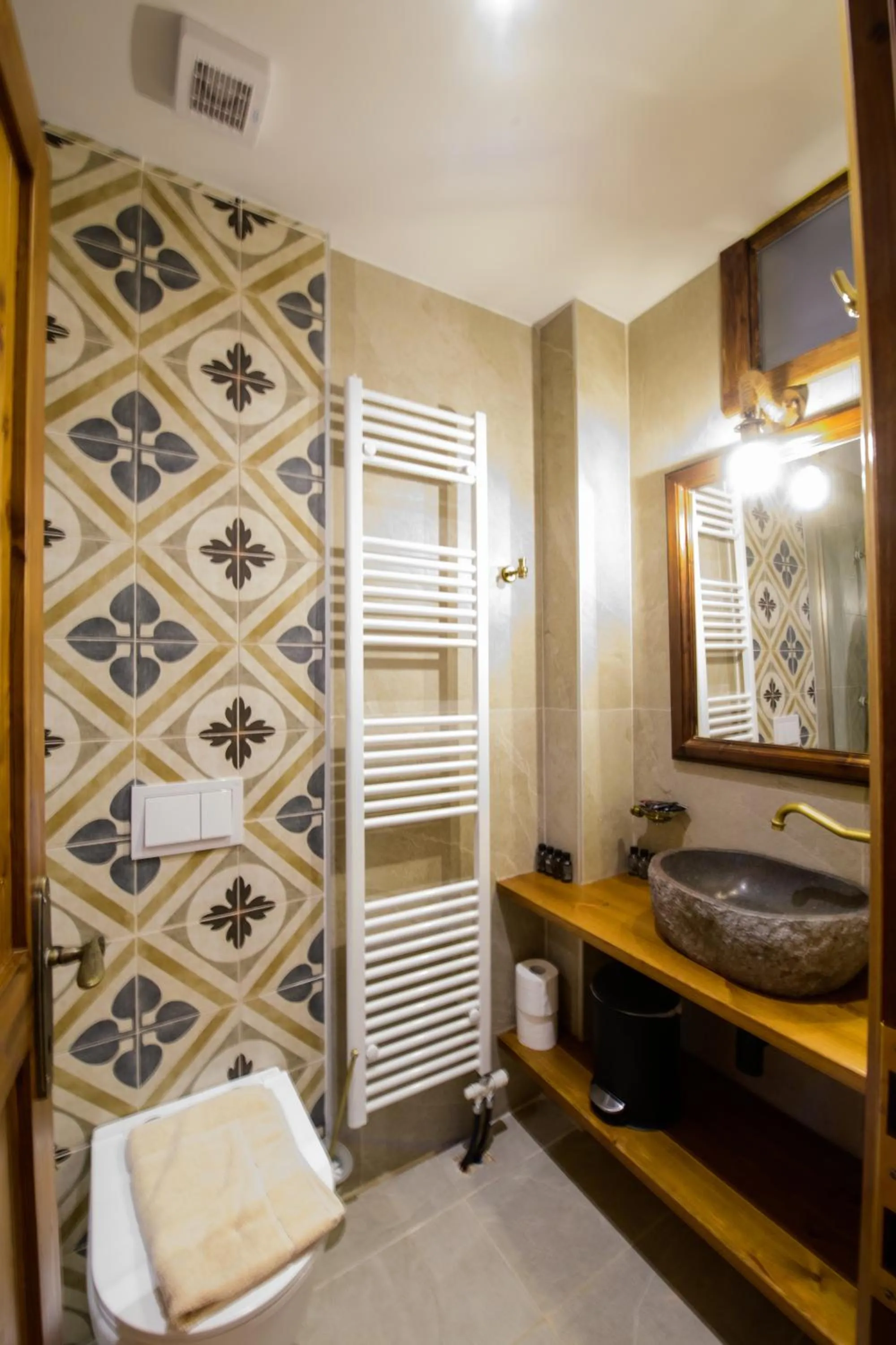 Shower in Agios Germanos