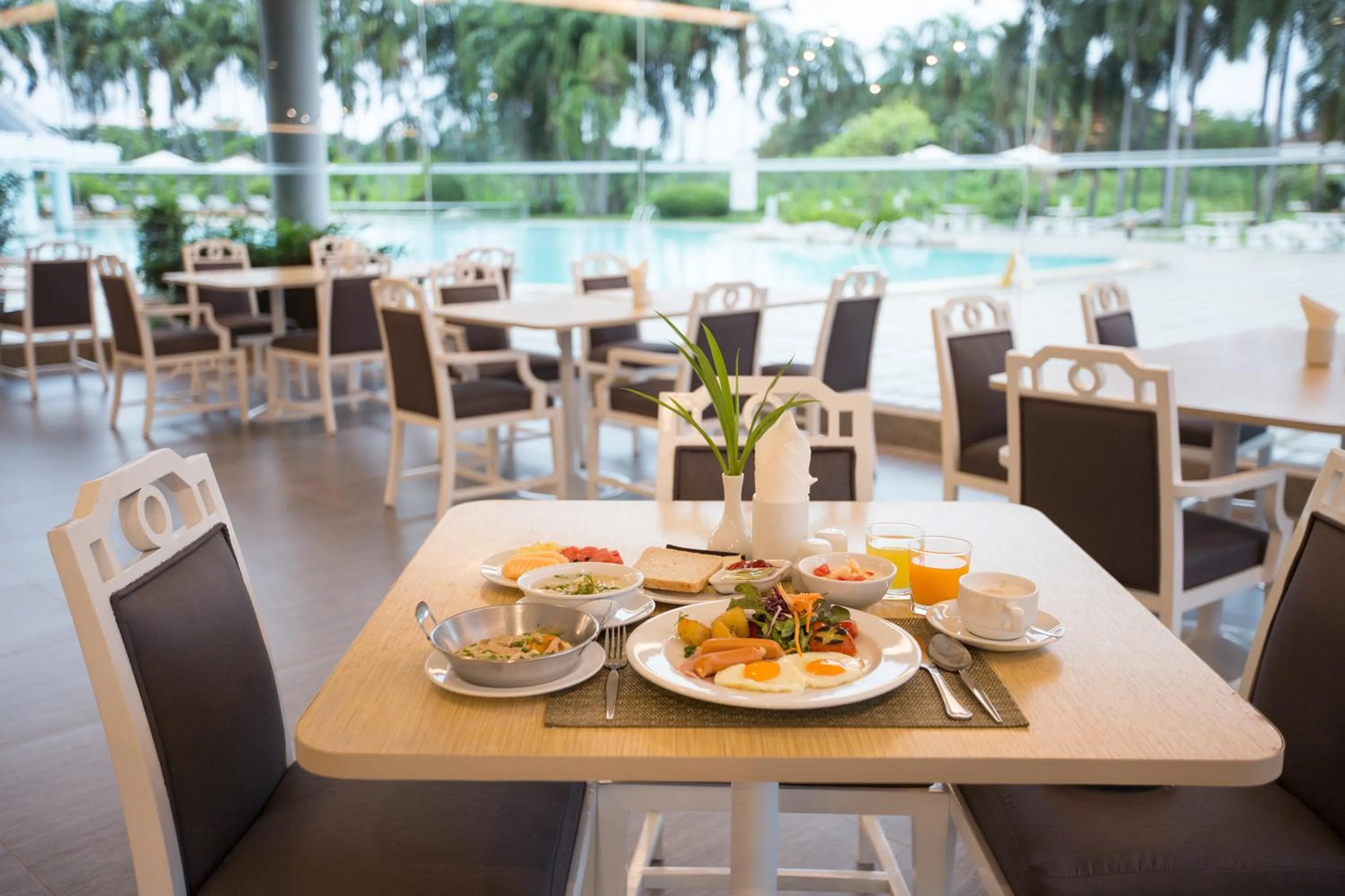 Restaurant/places to eat in The Imperial Hotel & Convention Centre Phitsanulok