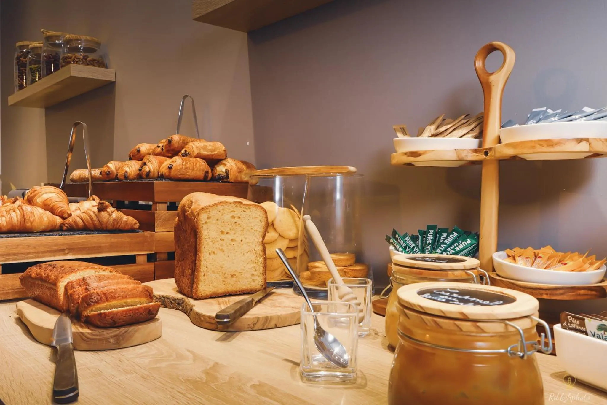 Buffet breakfast in Logis Hôtel du Parc