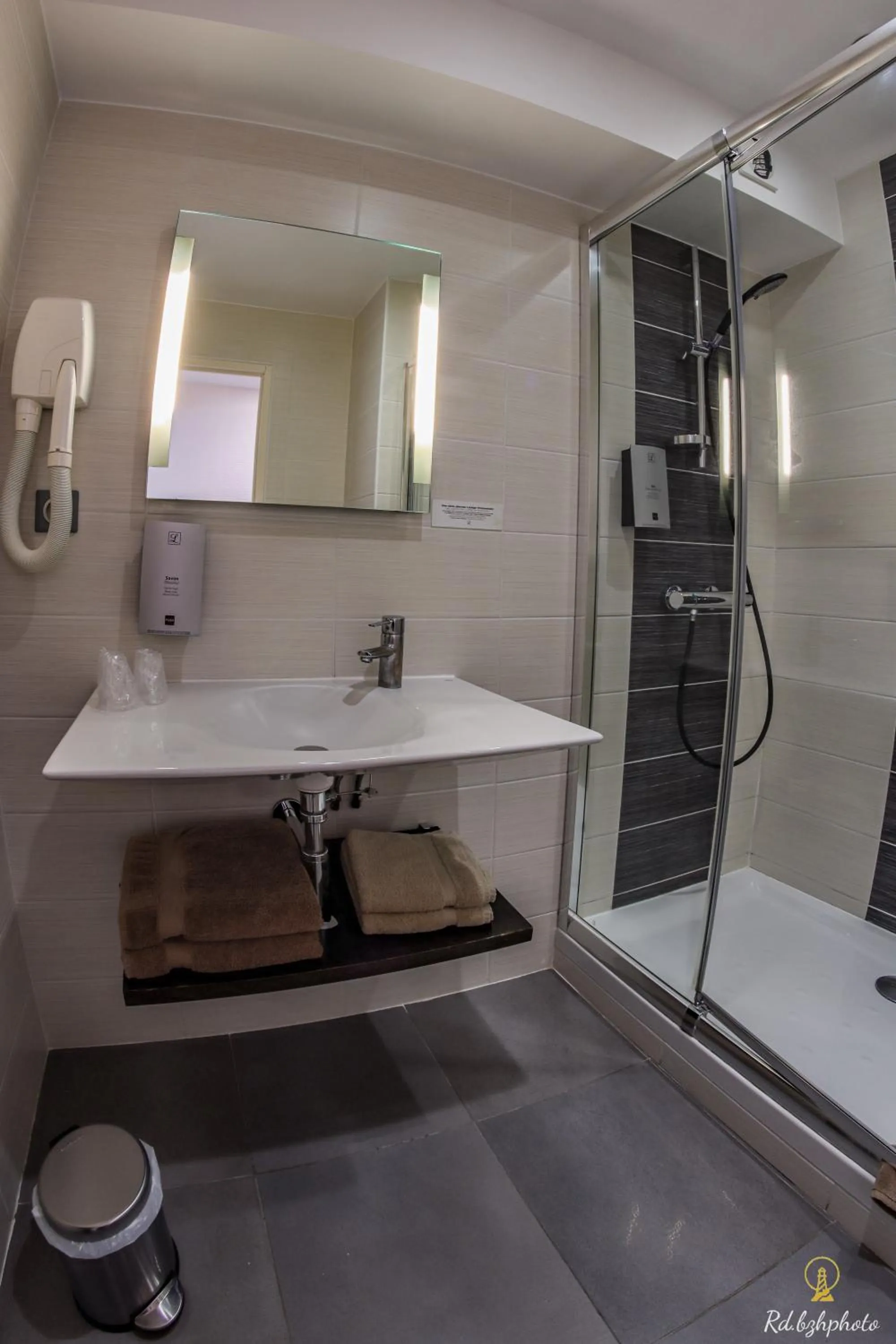 Bathroom in Logis Hôtel du Parc