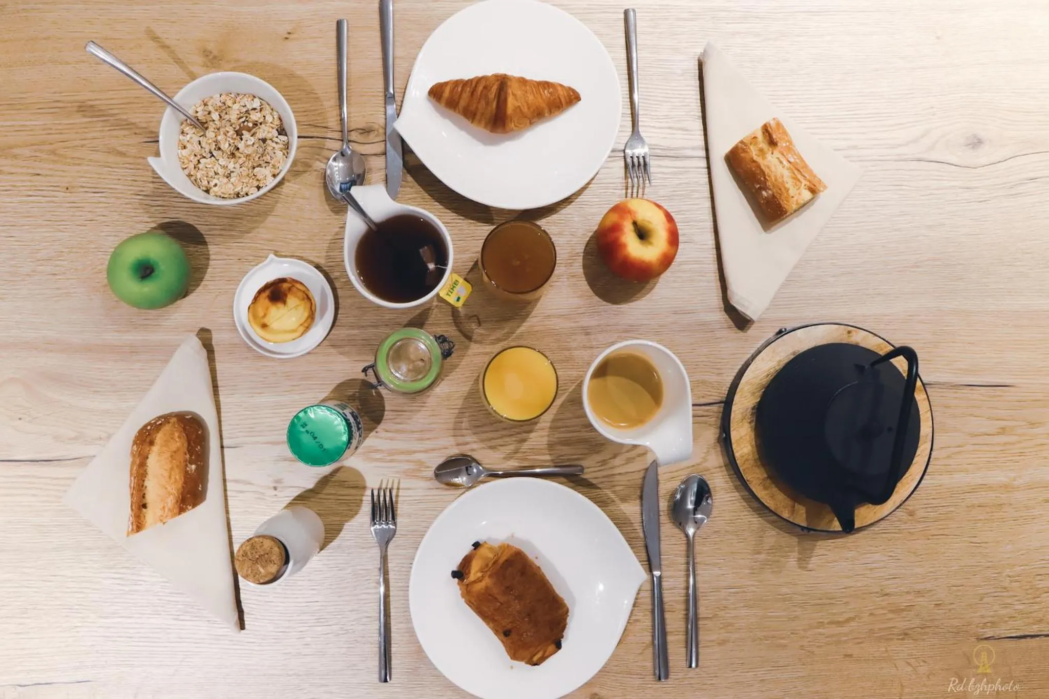 Buffet breakfast in Logis Hôtel du Parc