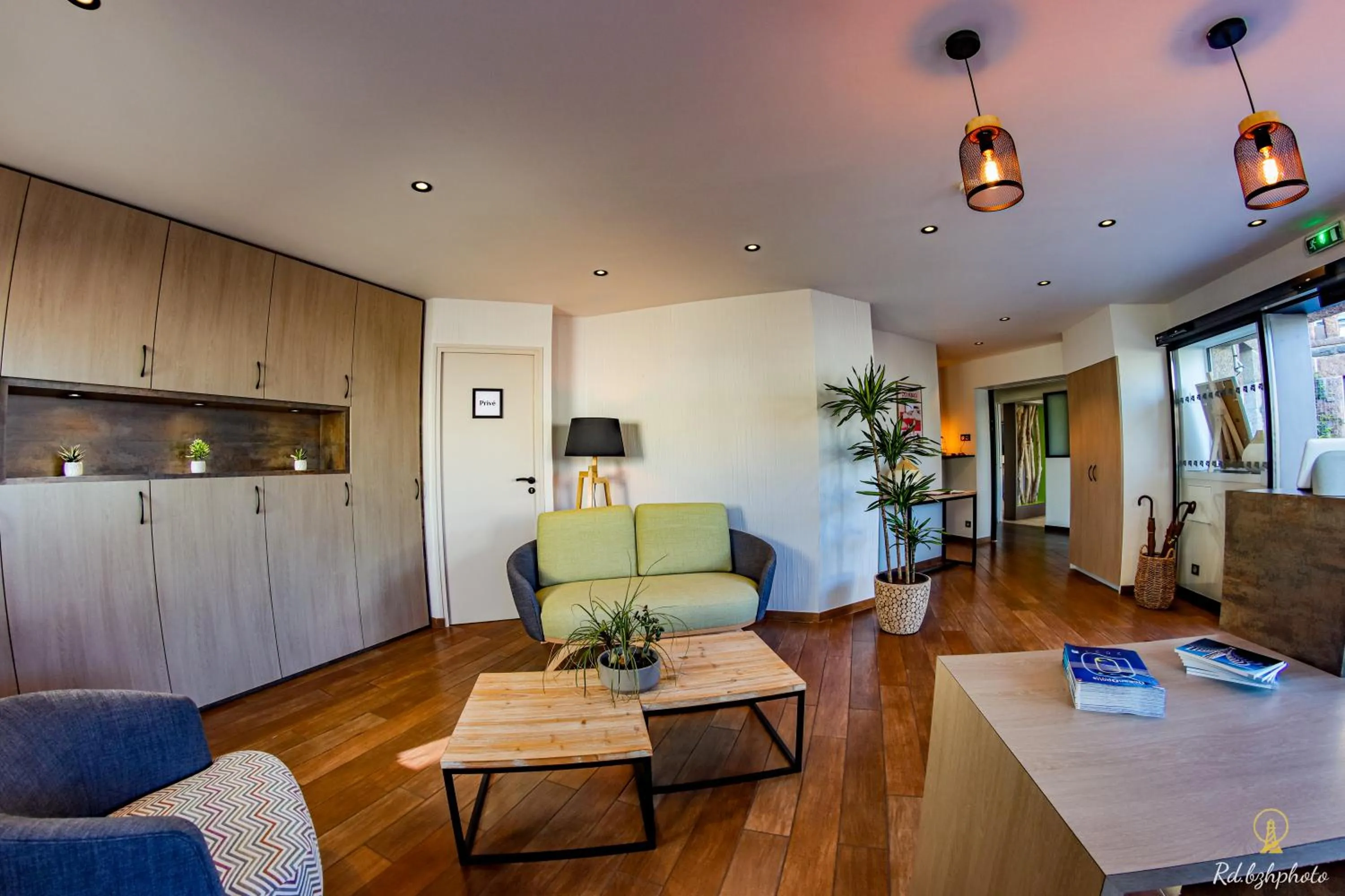 Lobby or reception in Logis Hôtel du Parc