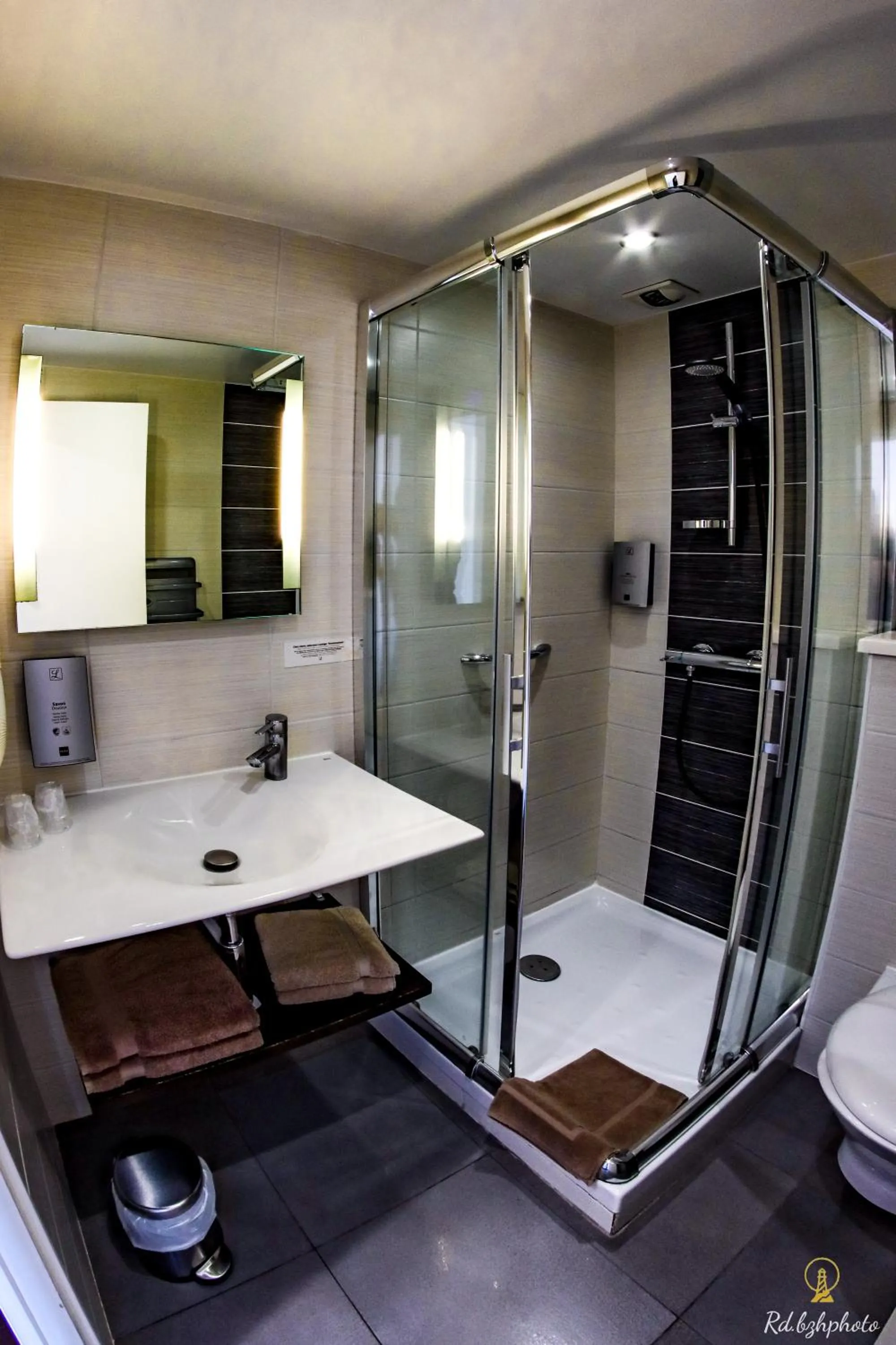 Bathroom in Logis Hôtel du Parc