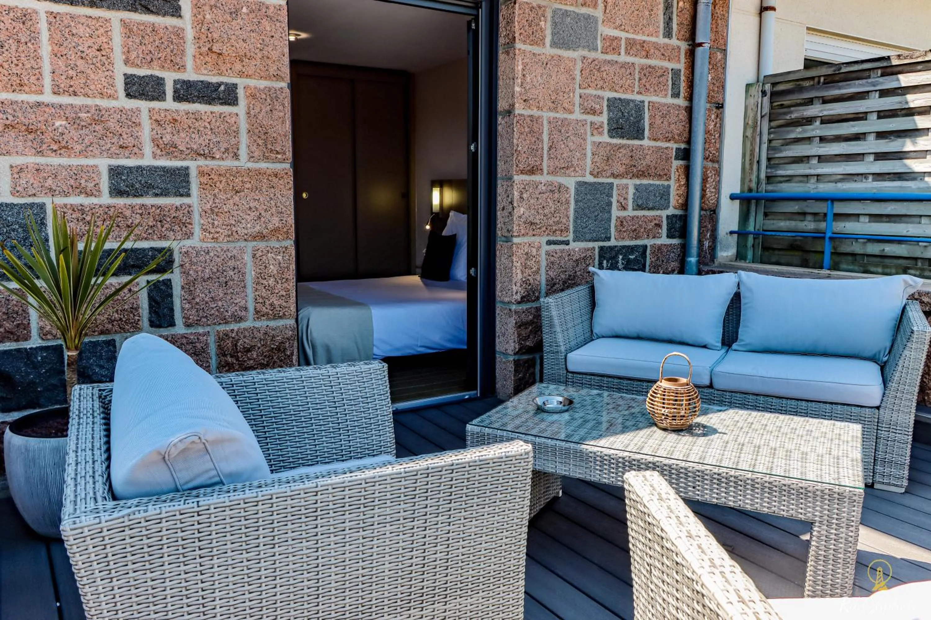 Patio in Logis Hôtel du Parc
