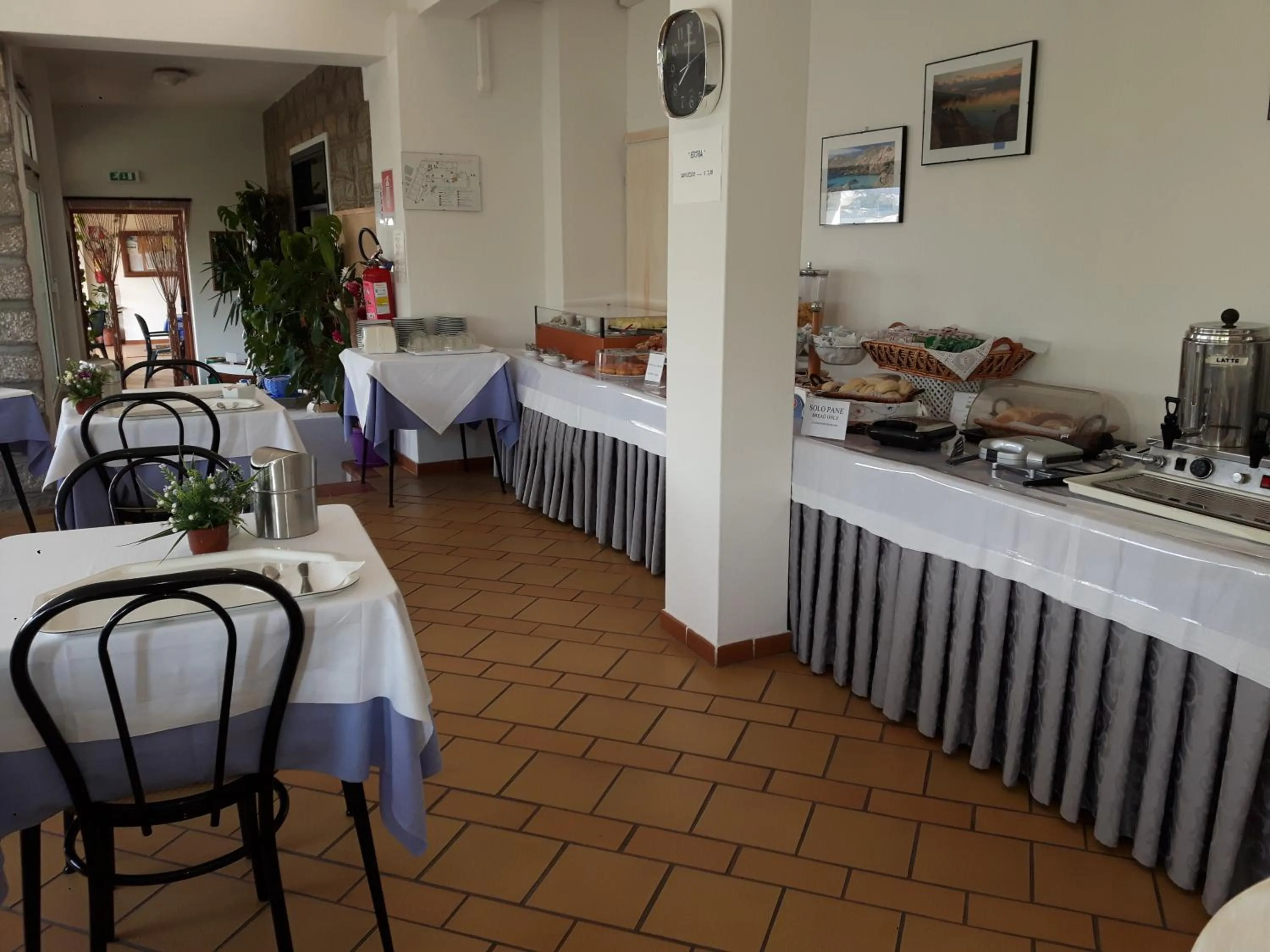 Breakfast in Hotel Nido D'aquila