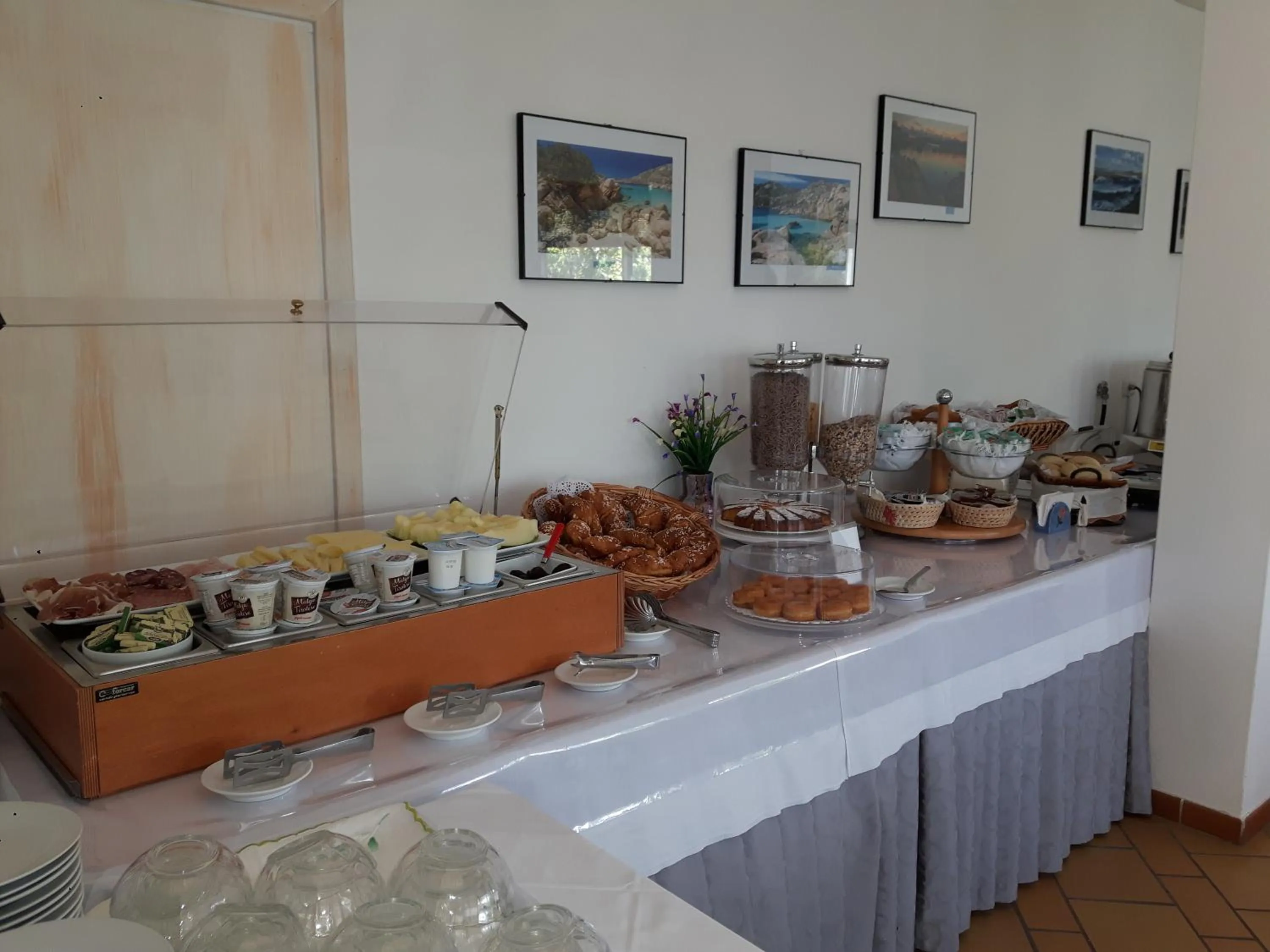 Breakfast in Hotel Nido D'aquila