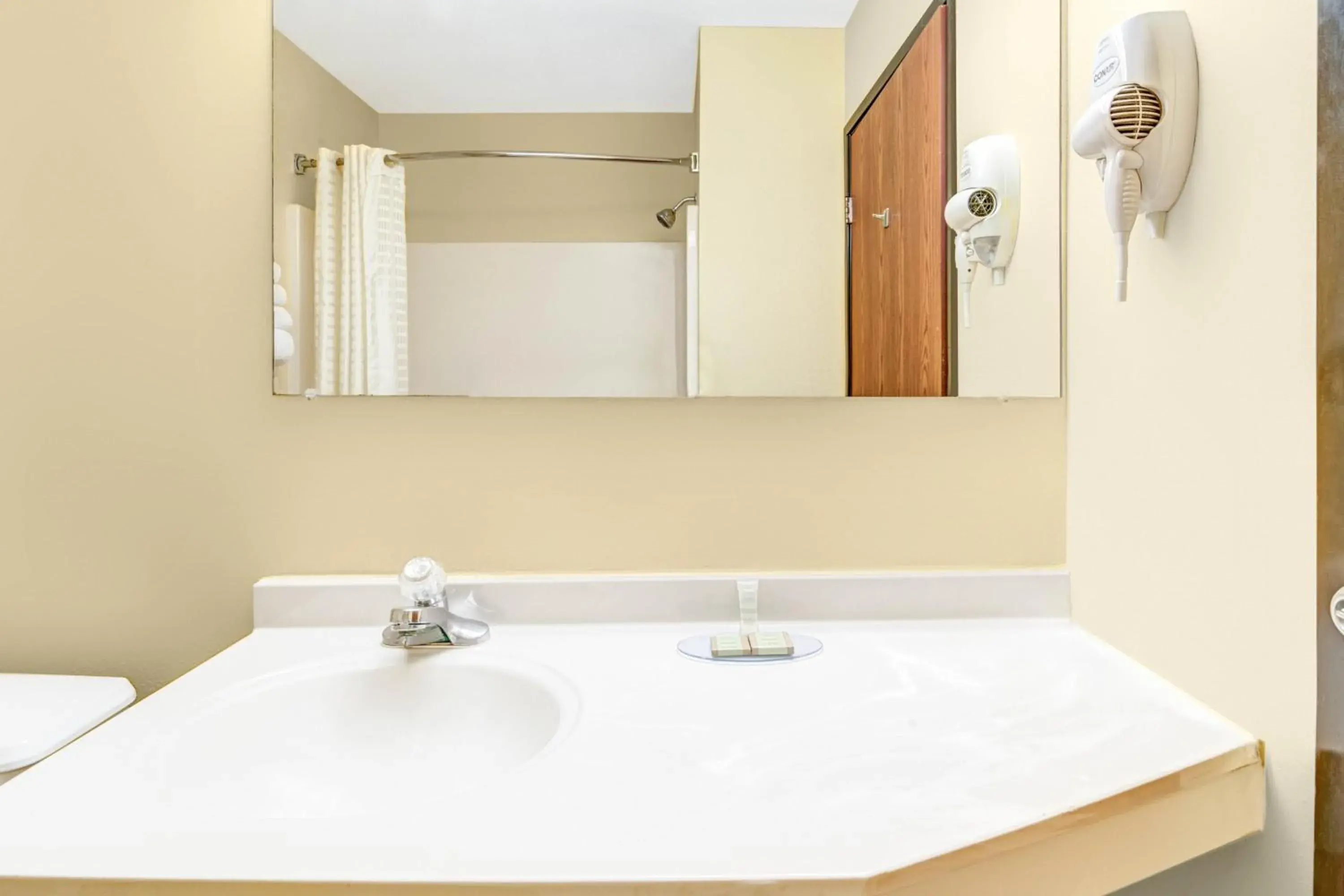 King Room - Non-Smoking in Super 8 by Wyndham McKinney/Plano Area King Room - Non-Smoking in Super 8 by Wyndham McKinney/Plano Area