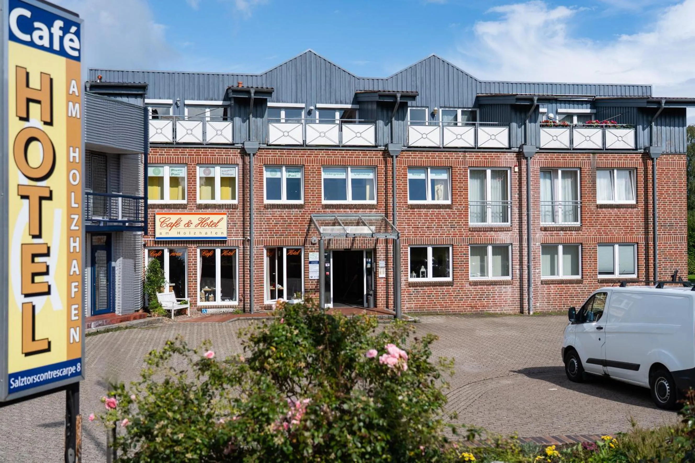 Property building in Hotel am Holzhafen
