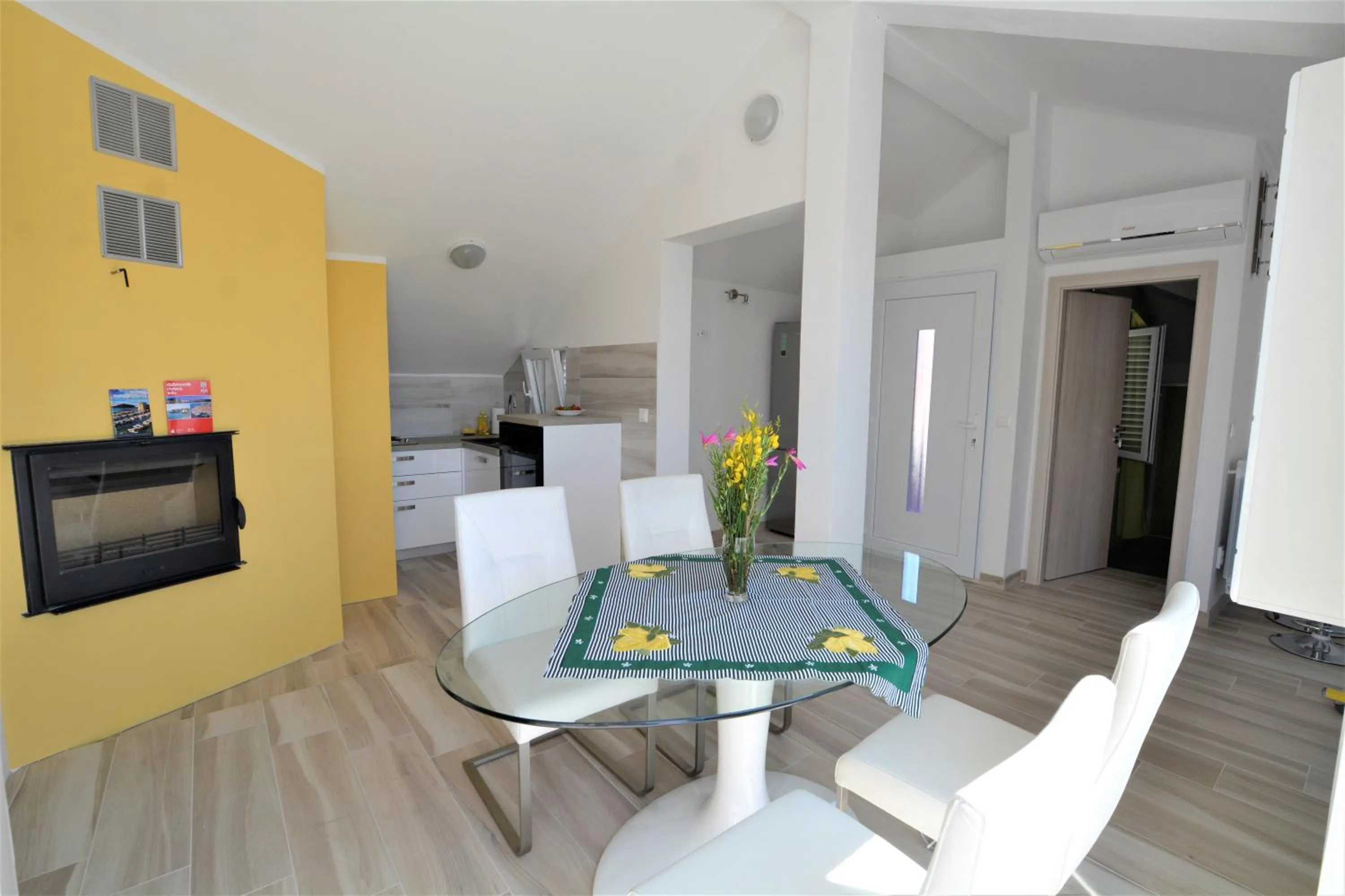 Kitchen or kitchenette in Villa Rosa