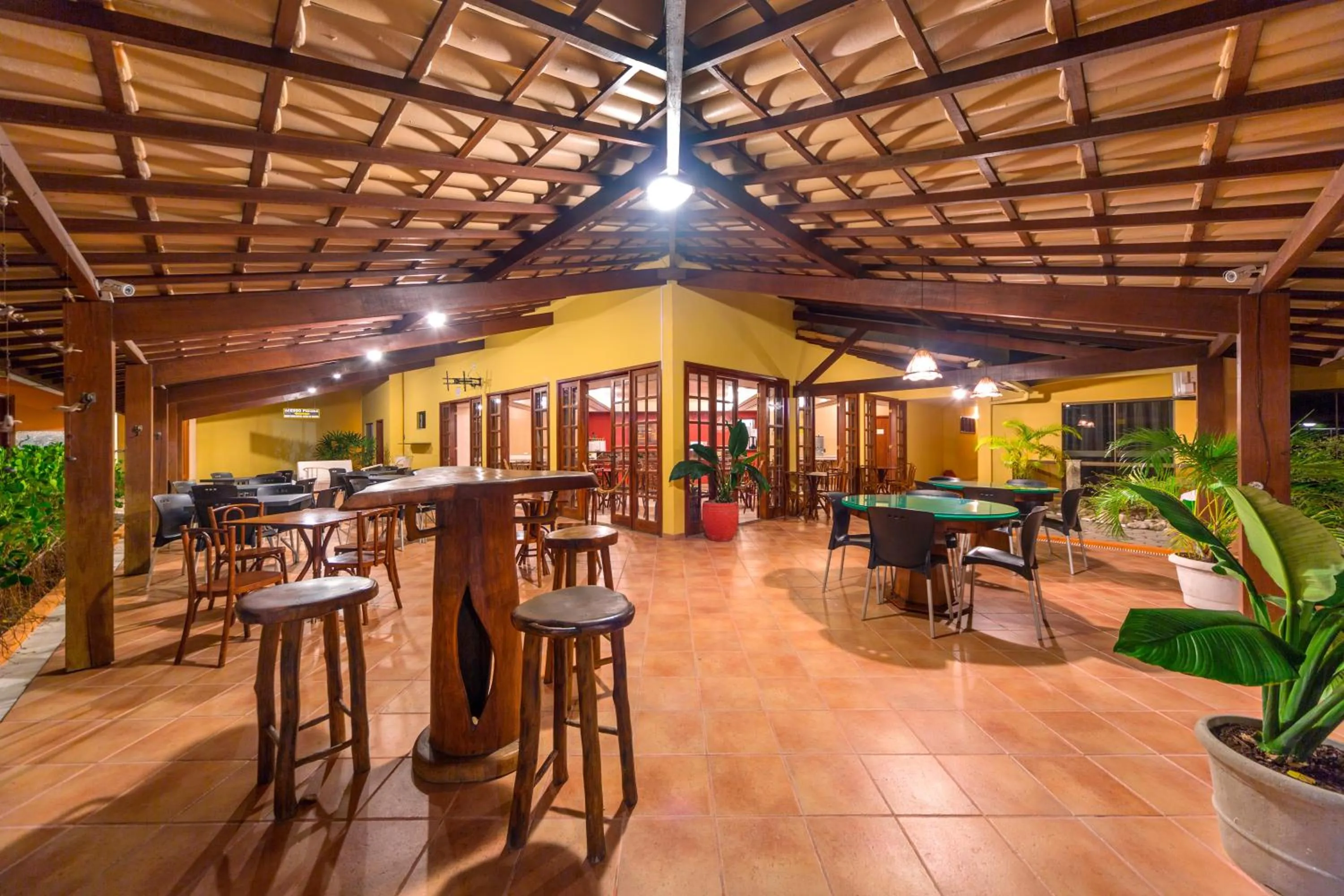 Communal lounge/ TV room in Porto Geraes Praia Hotel