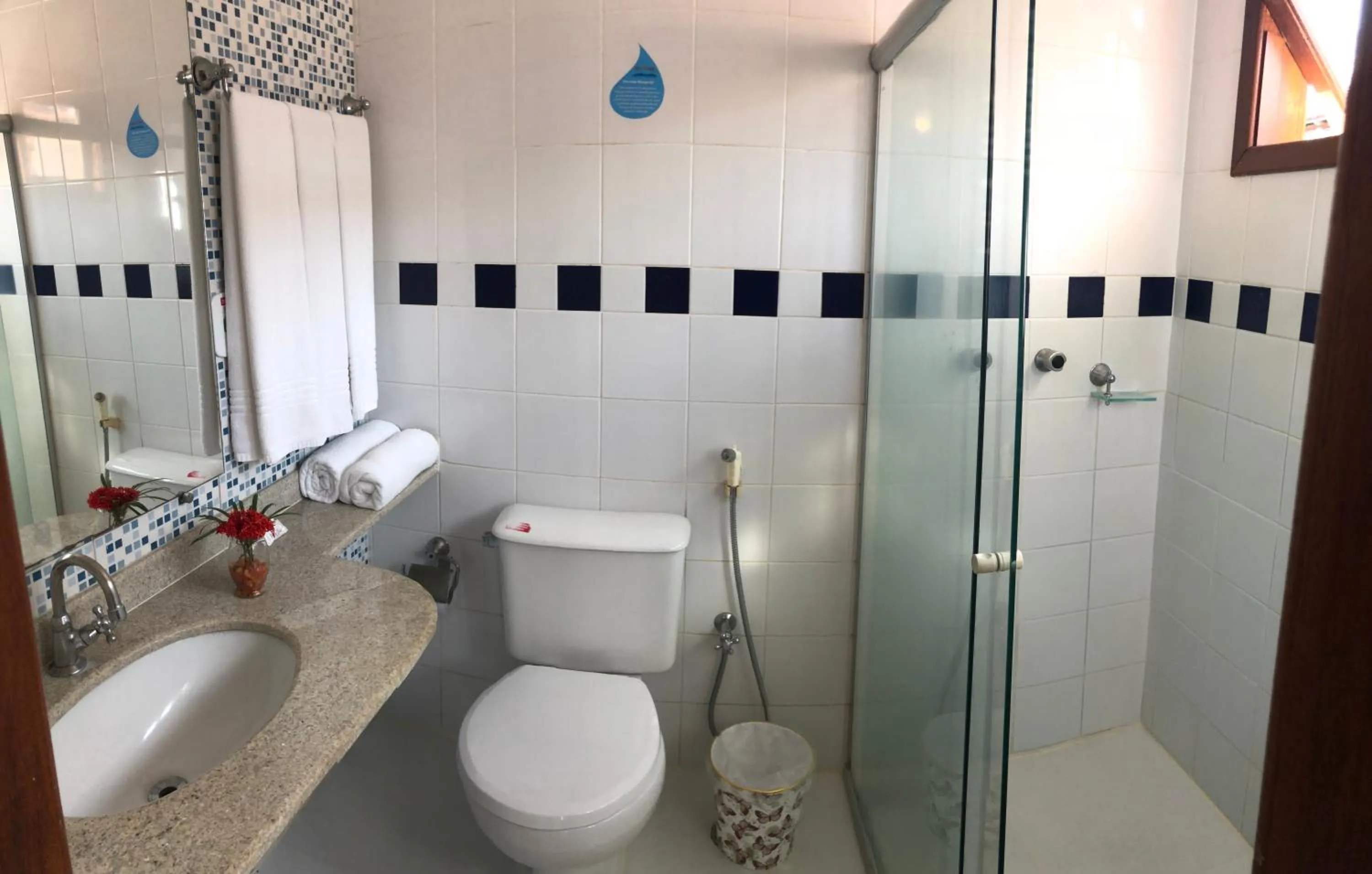 Shower in Porto Geraes Praia Hotel