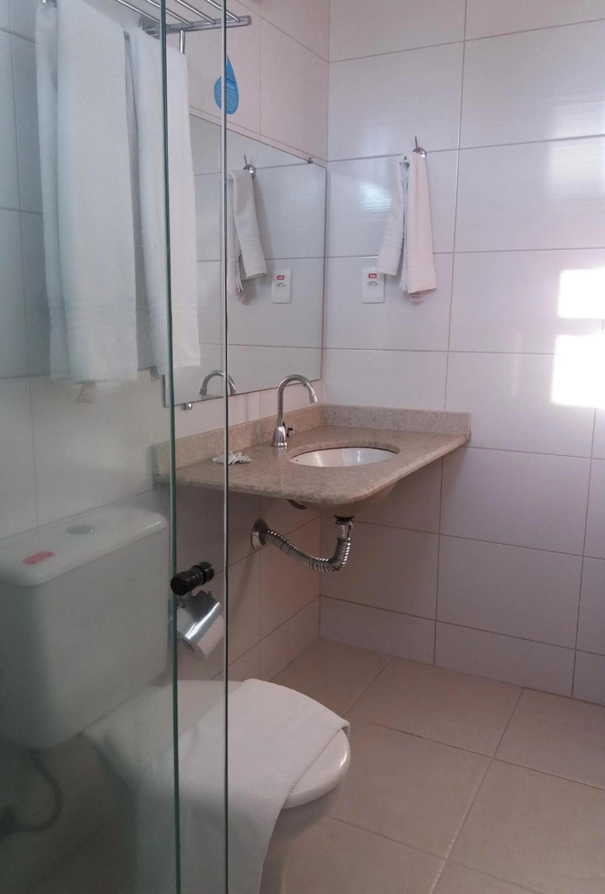 Shower in Porto Geraes Praia Hotel