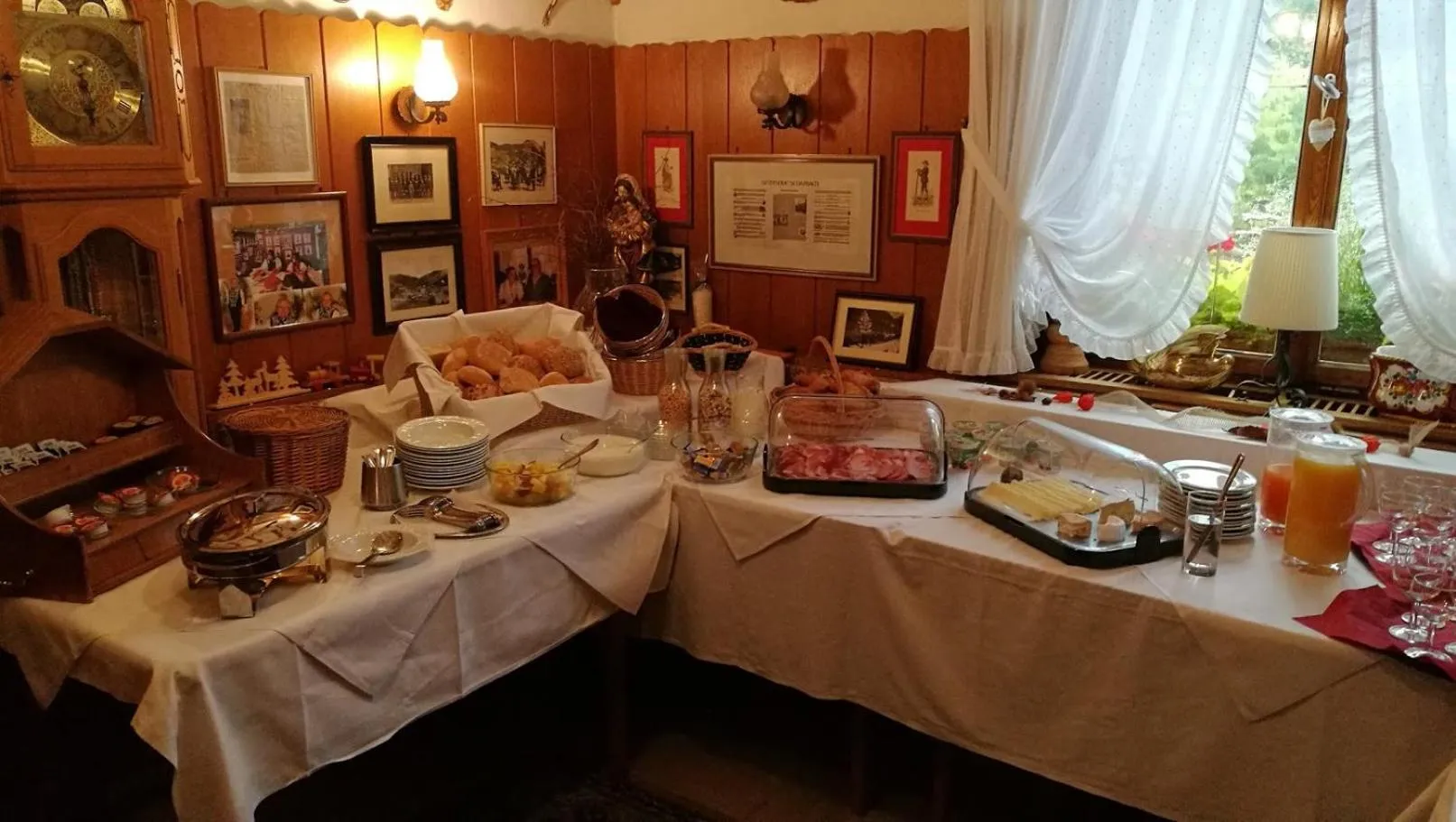 Breakfast in Hotel Restaurant Albans Sonne