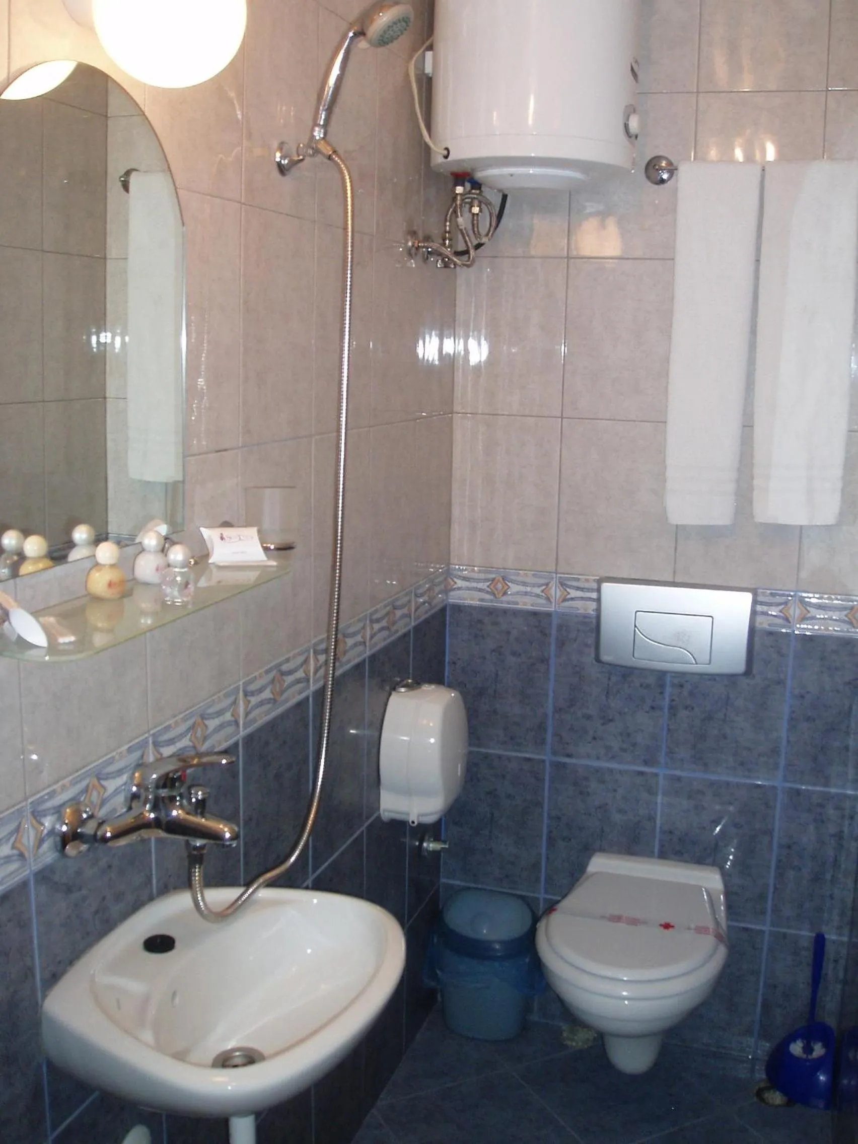 Bathroom in Scotty's Boutique Hotel