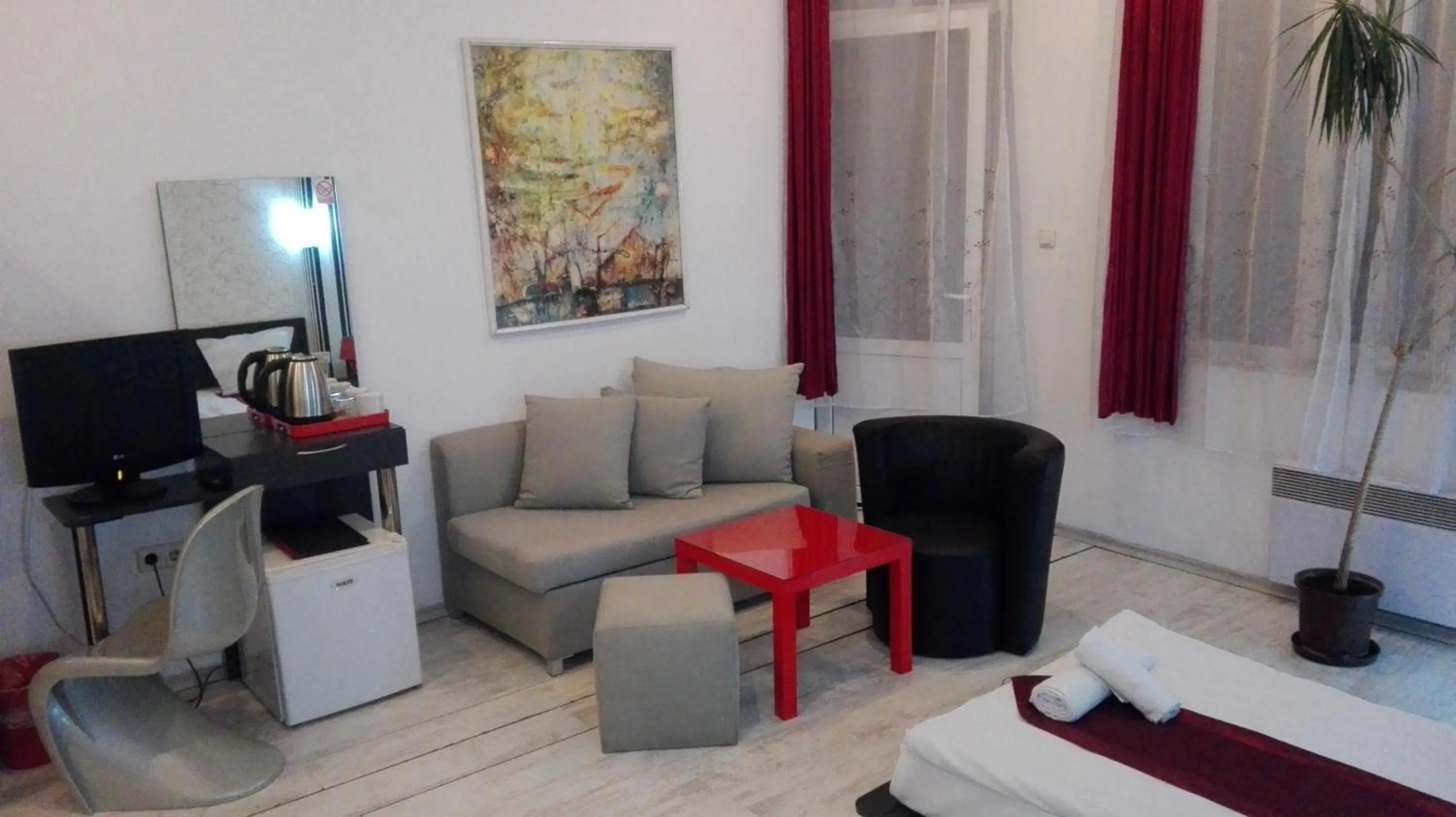 Seating area in Scotty's Boutique Hotel