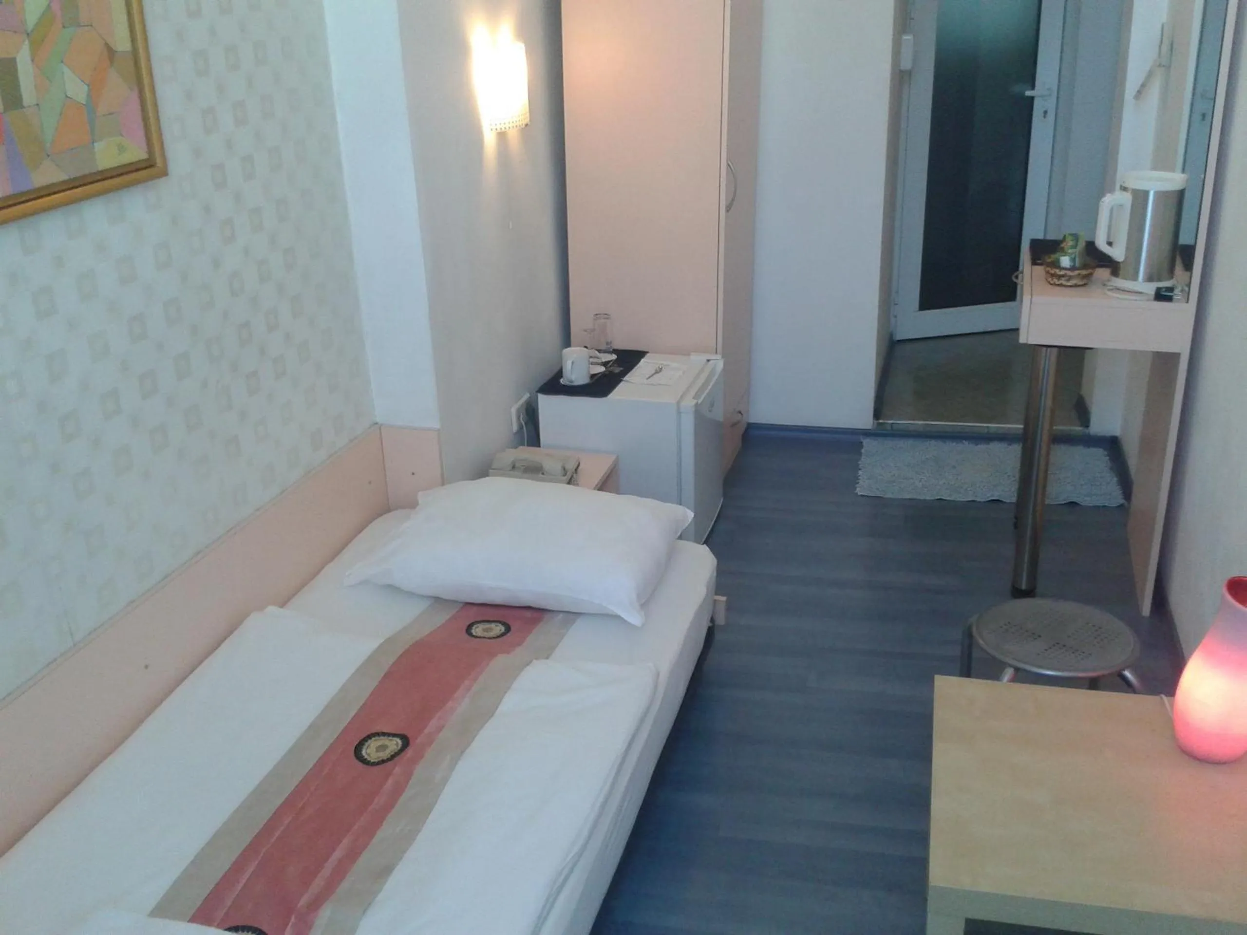 Bed in Scotty's Boutique Hotel