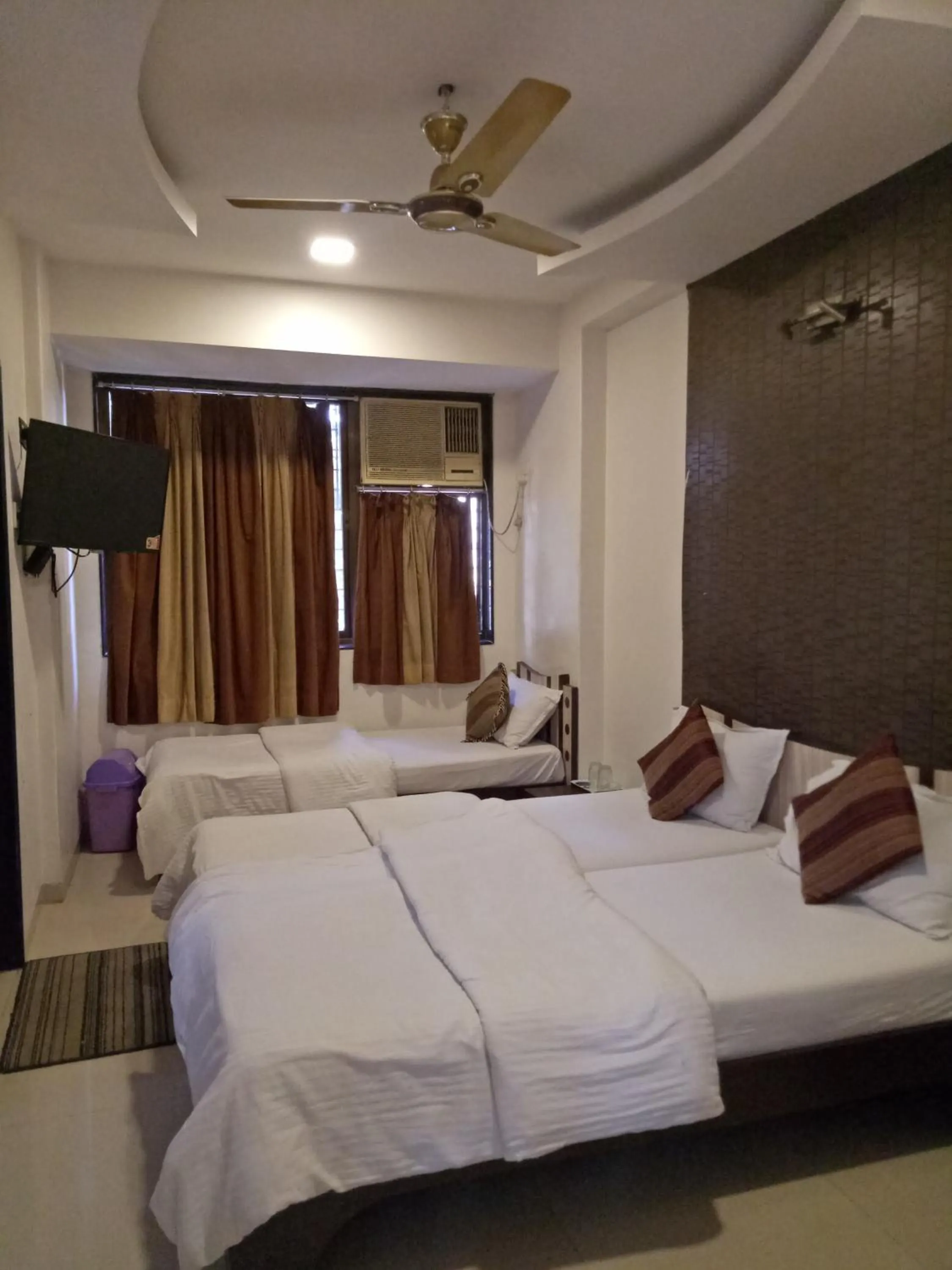 Bed in Hotel Navi Mumbai