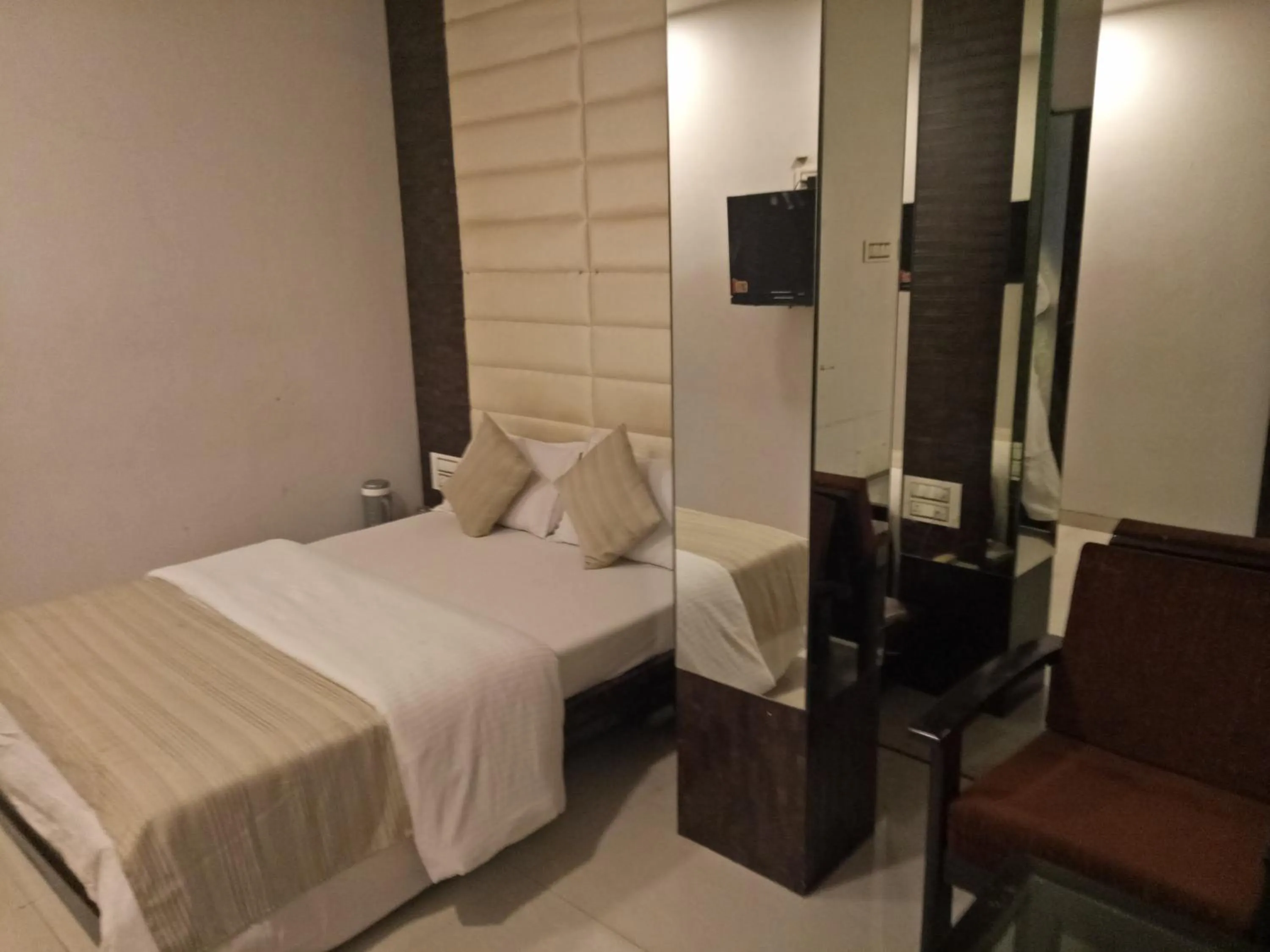 Bed in Hotel Navi Mumbai