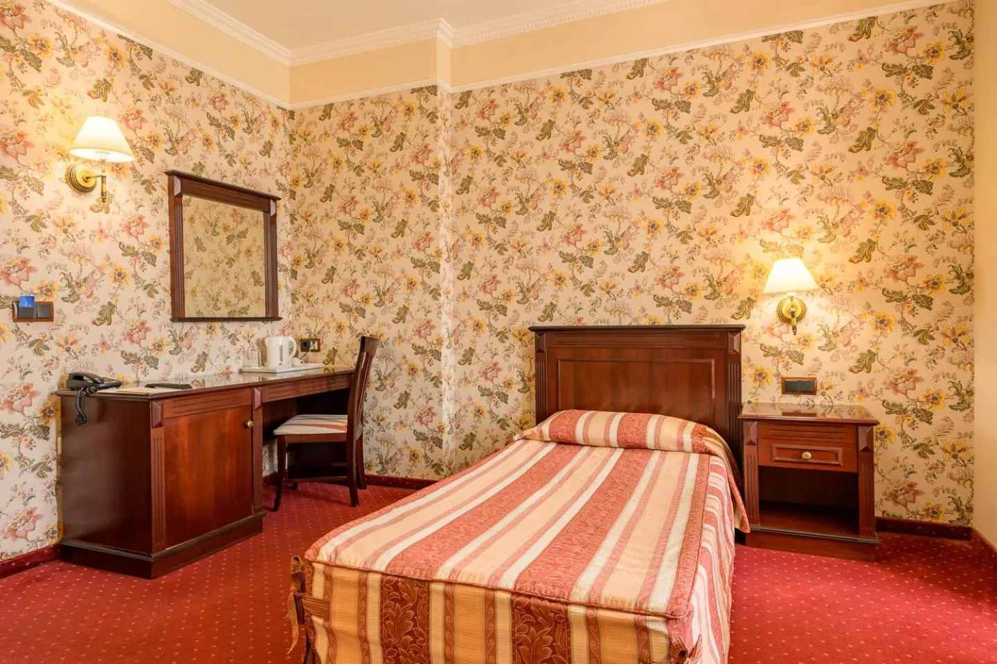 Bed in Boutique Splendid Hotel